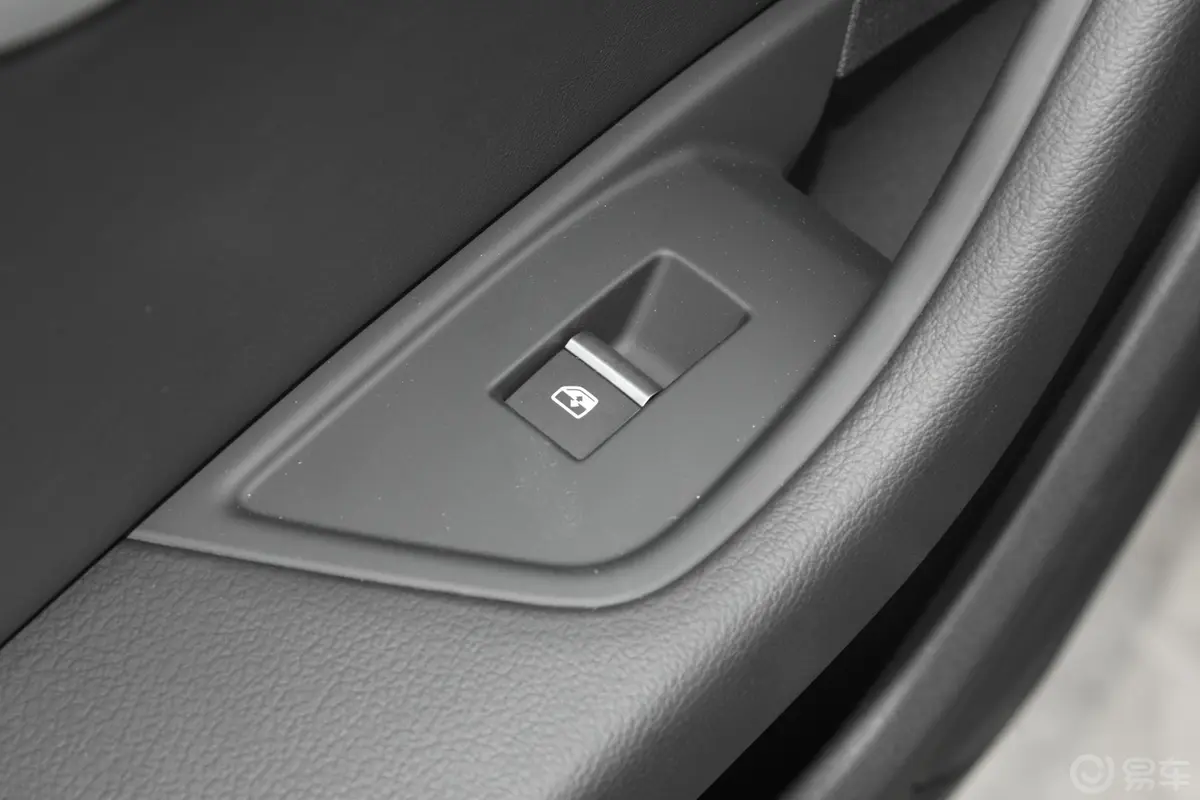 奥迪A4(进口)Avant 40 TFSI 时尚动感型后车窗调节