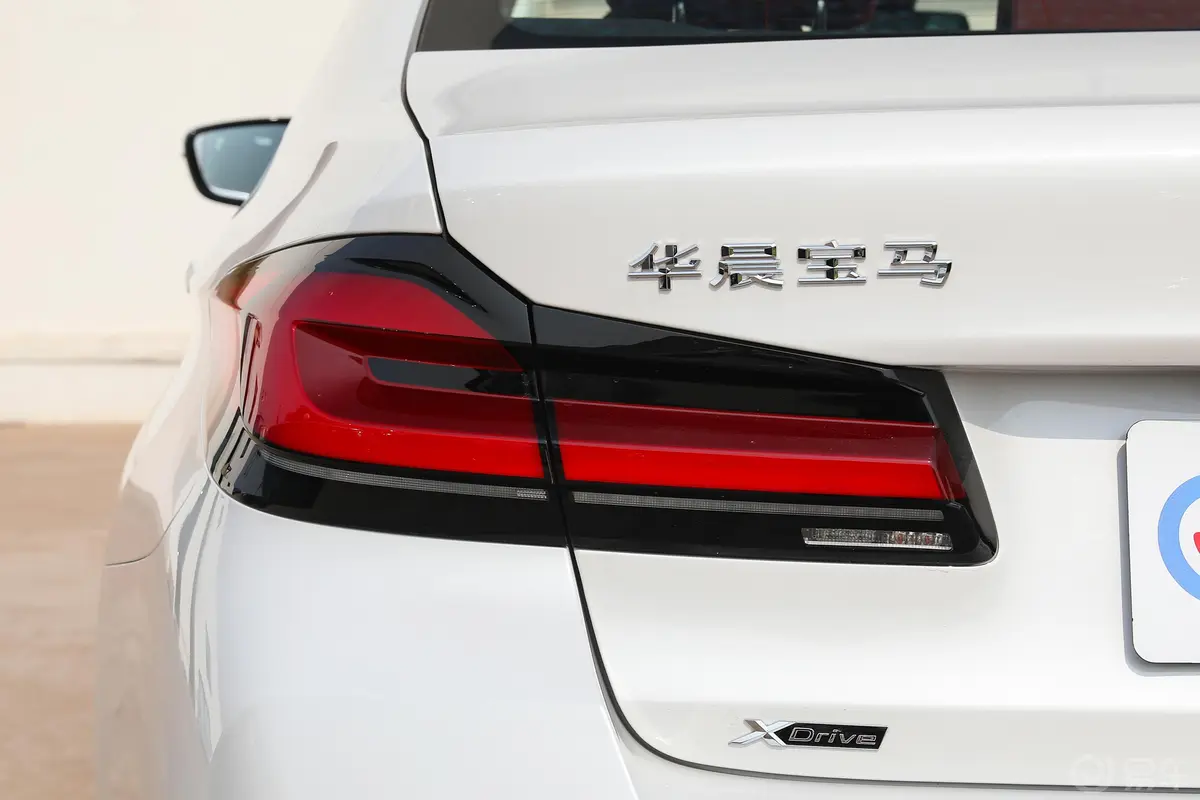 宝马5系改款二 530Li xDrive M运动套装外观灯组