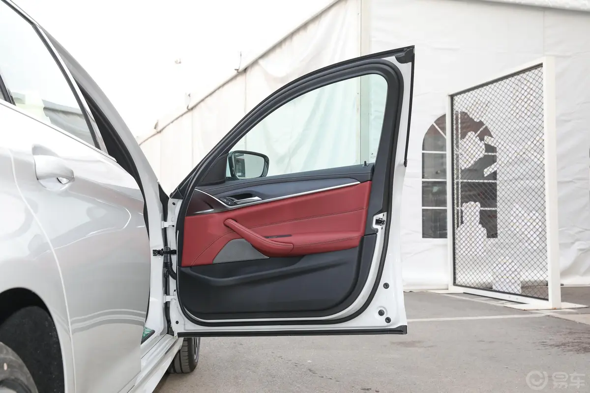 宝马5系改款二 530Li xDrive M运动套装副驾驶员车门