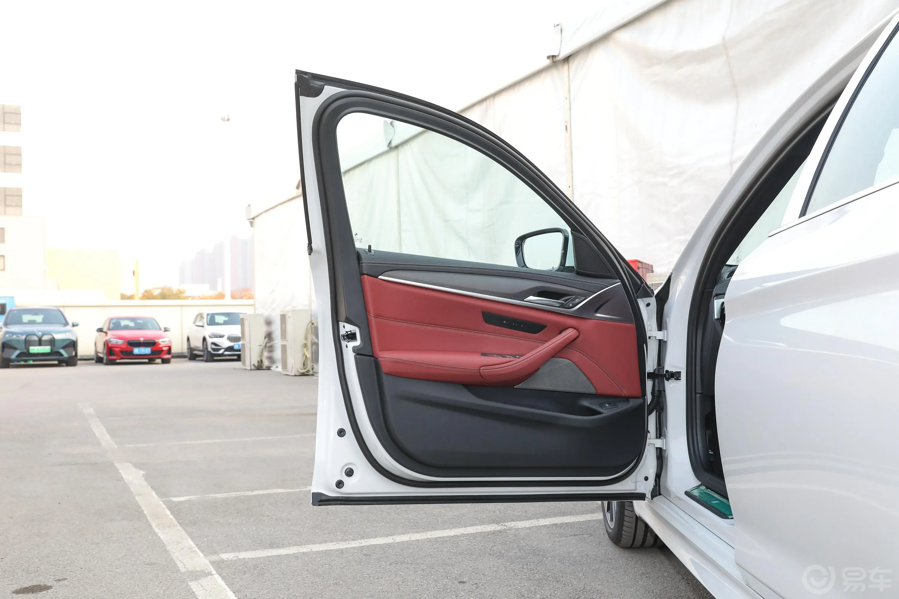 宝马5系改款二 530Li xDrive M运动套装驾驶员侧前车门