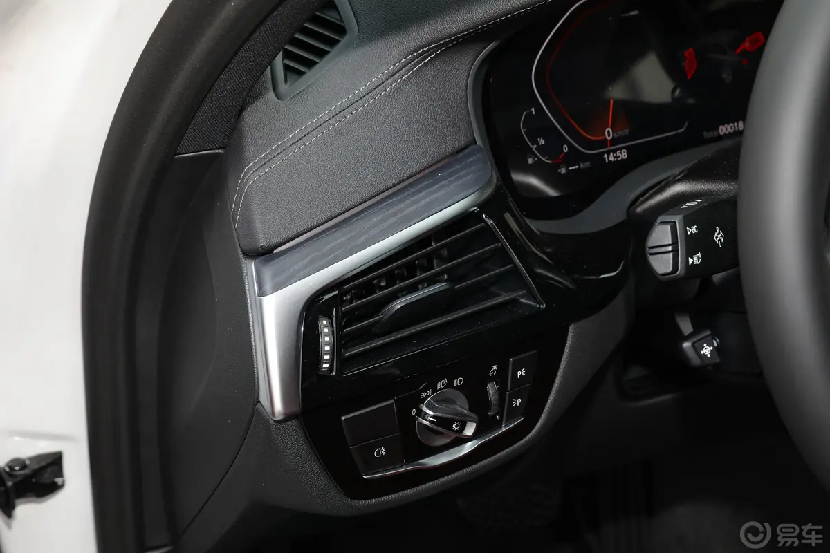 宝马5系改款二 530Li xDrive M运动套装主驾驶位