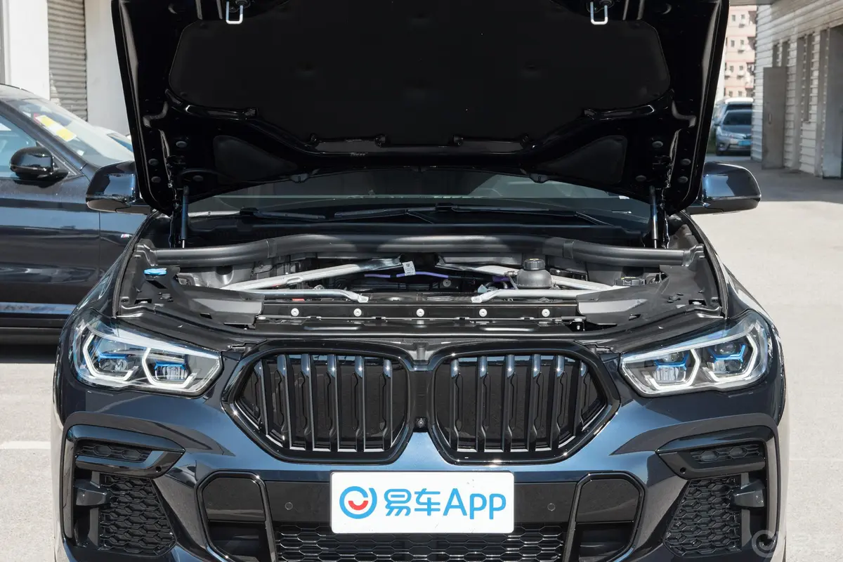 宝马X6改款二 xDrive40i M运动套装发动机舱整体