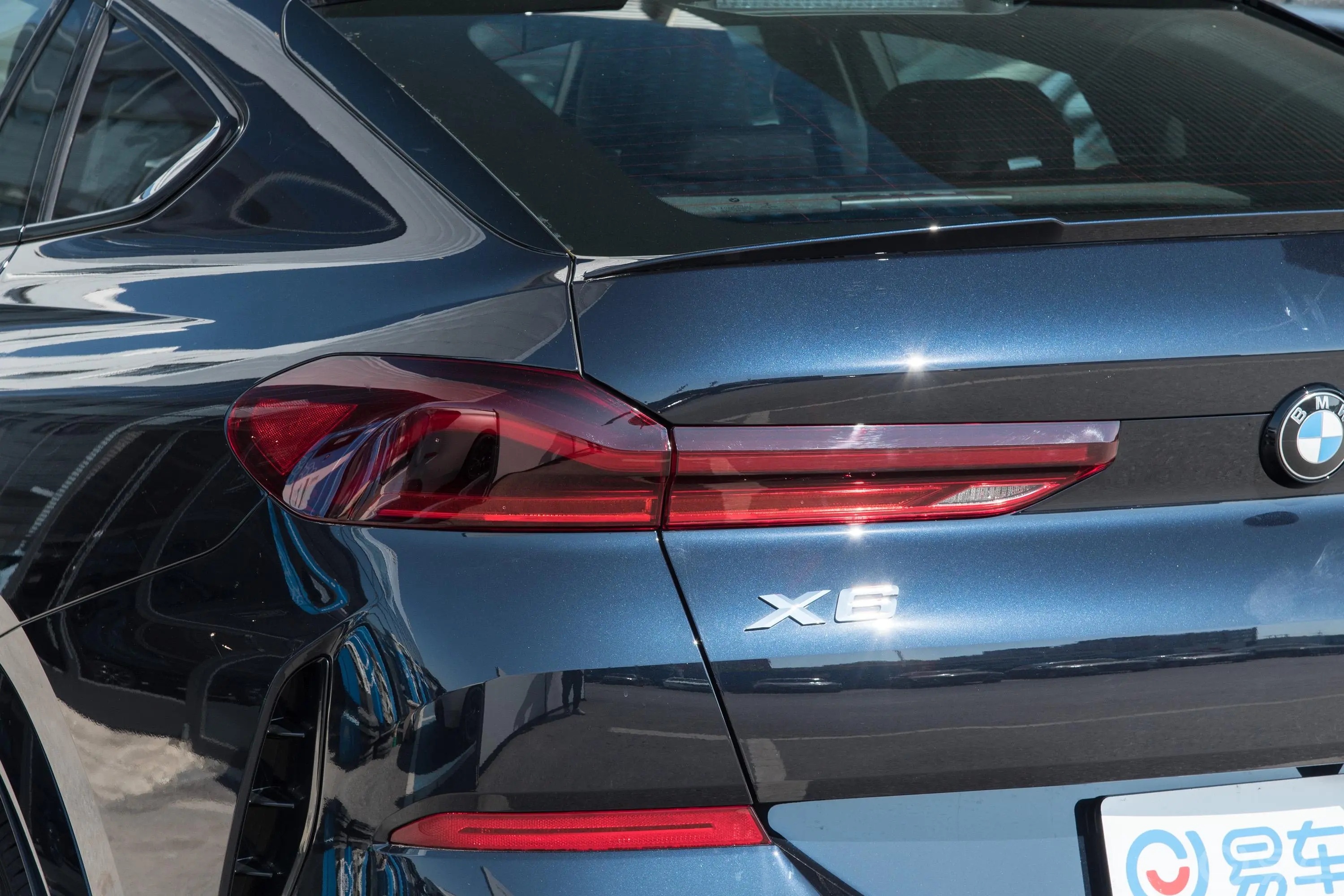 宝马X6改款二 xDrive40i M运动套装尾灯侧45度俯拍