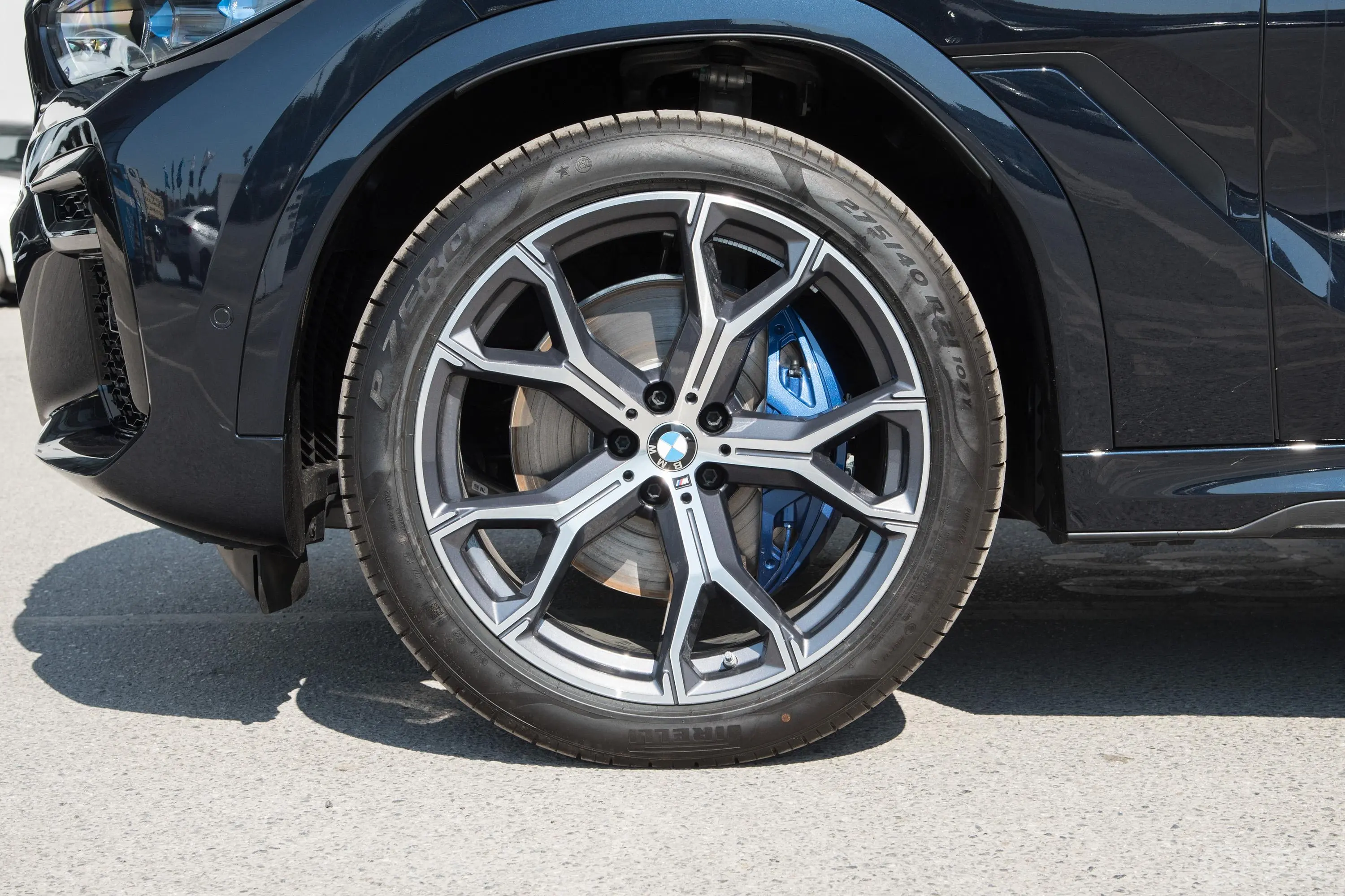 宝马X6改款二 xDrive40i M运动套装前轮毂造型