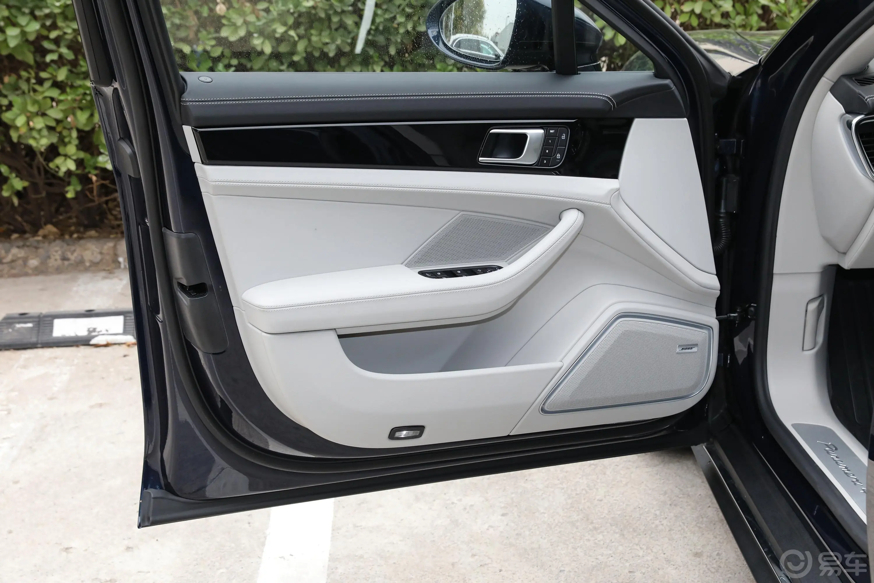 Panamera E-HybridPanamera 4 行政加长版 2.9T主驾驶位