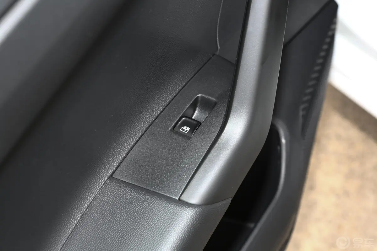 PoloPlus 1.5L 自动全景乐享版后车窗调节