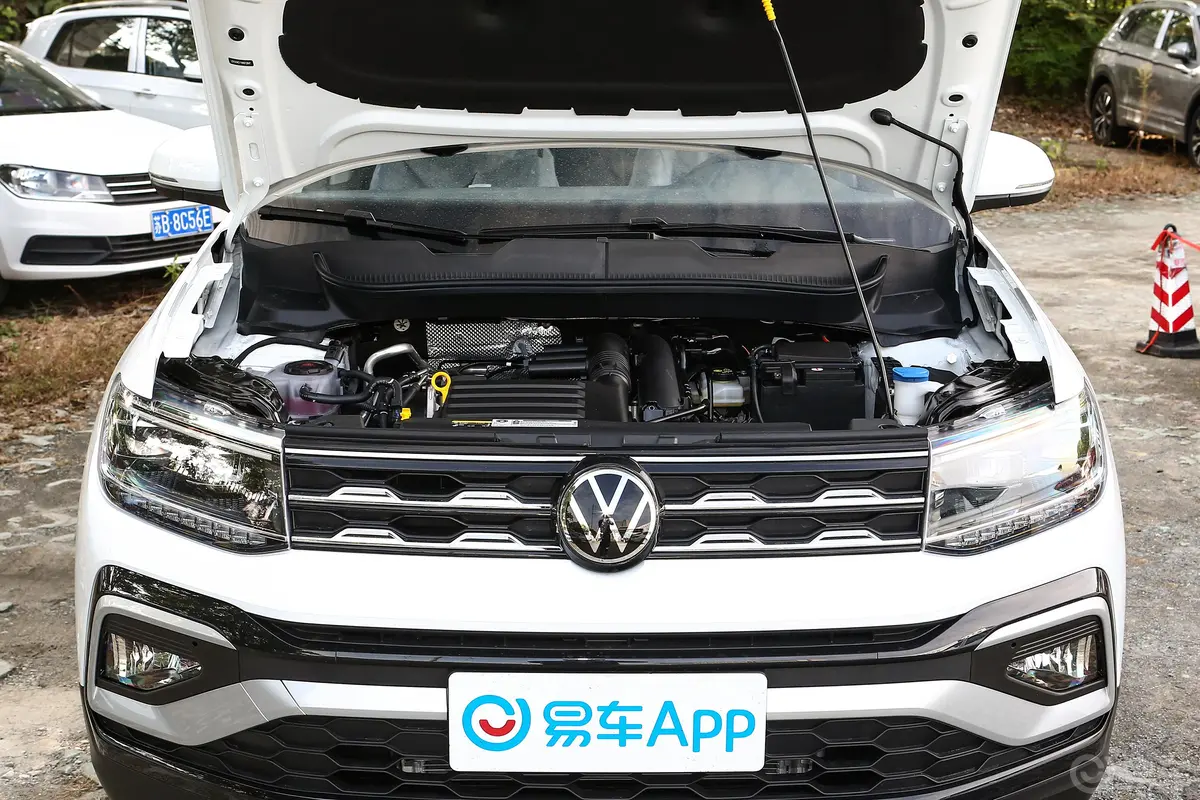 途铠280TSI 双离合舒适版发动机舱整体