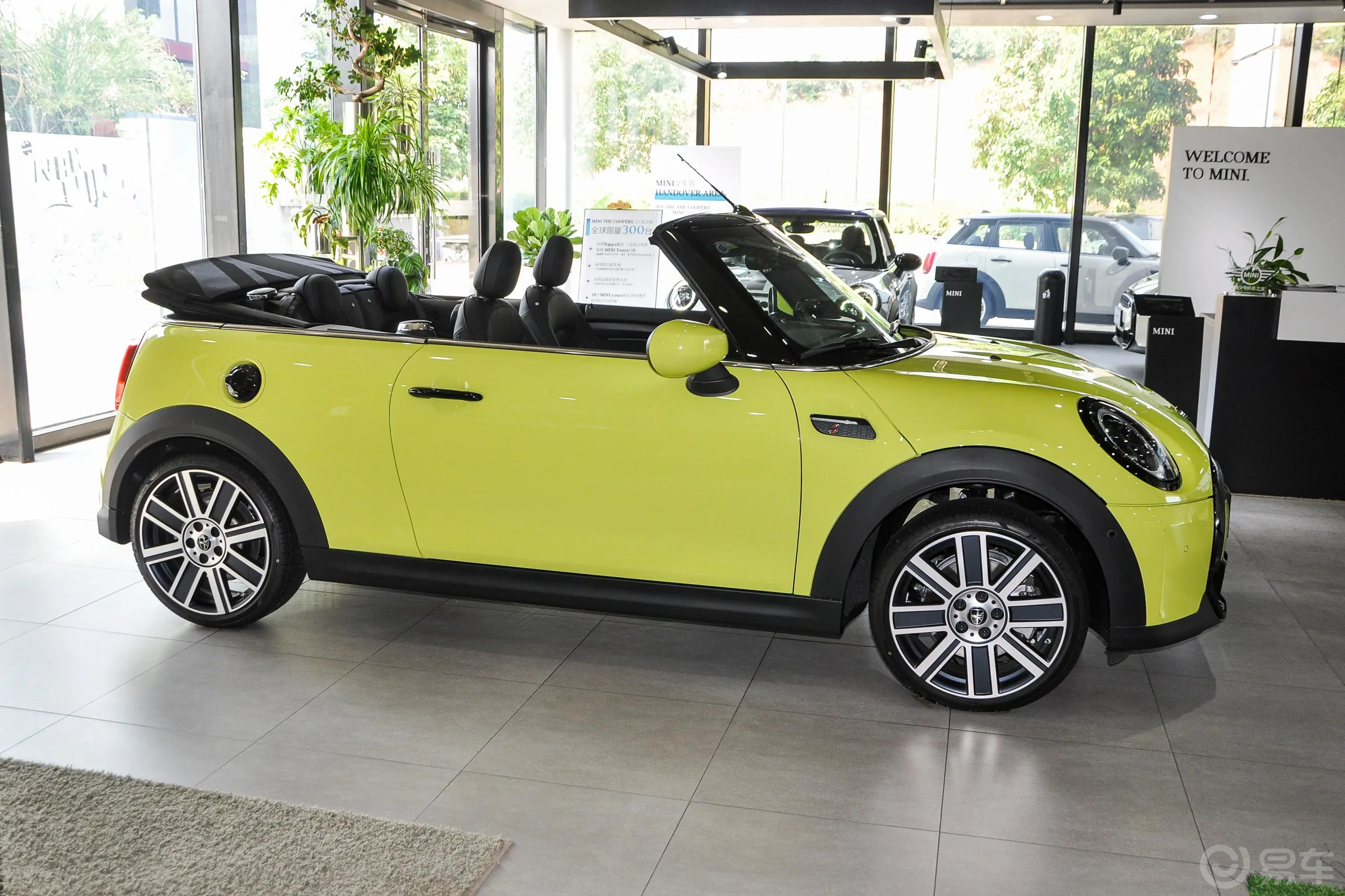 MINI CABRIO改款 2.0T COOPER S CABRIO 艺术家正侧车头向右水平