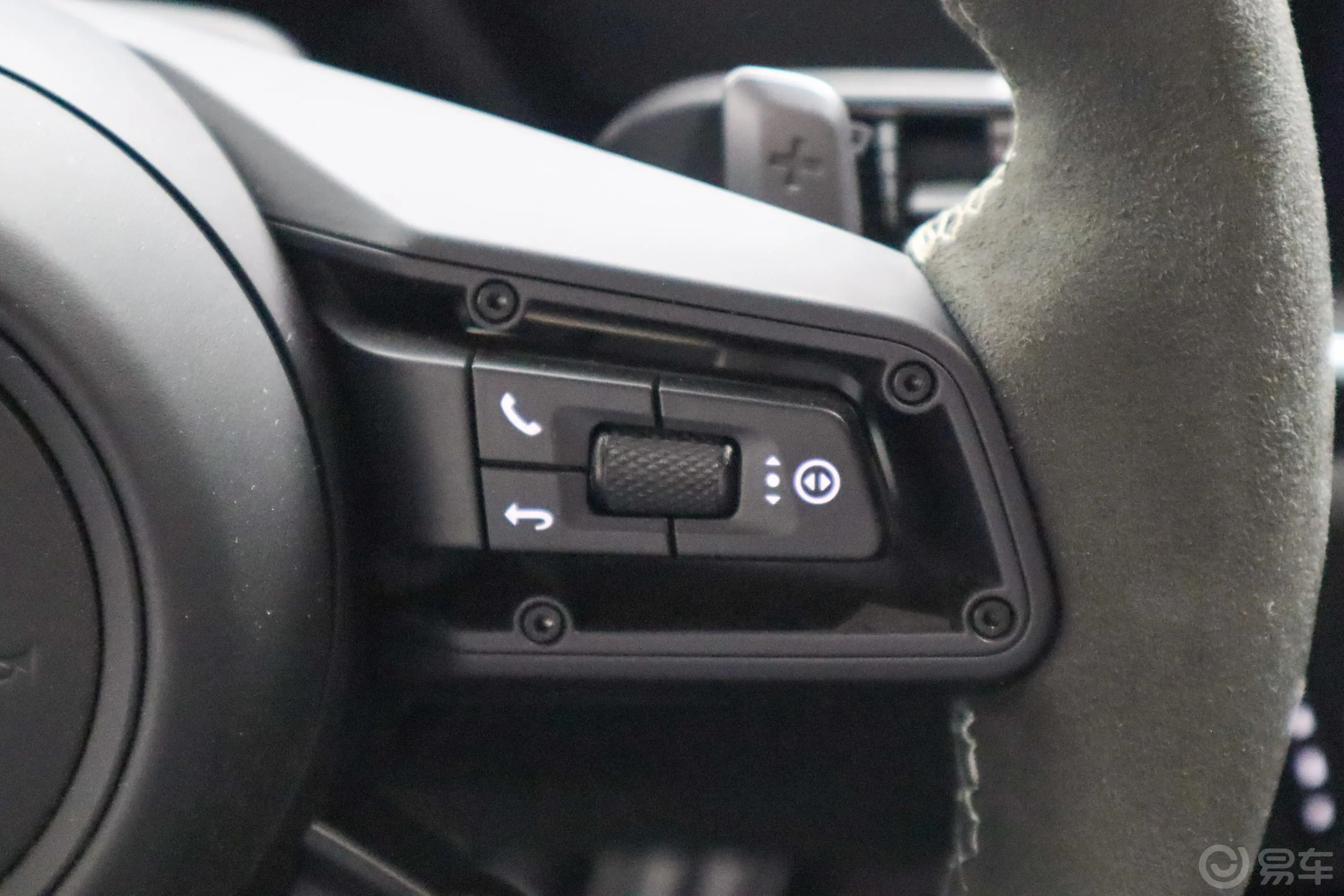 保时捷911Dakar 德国版右侧方向盘功能按键