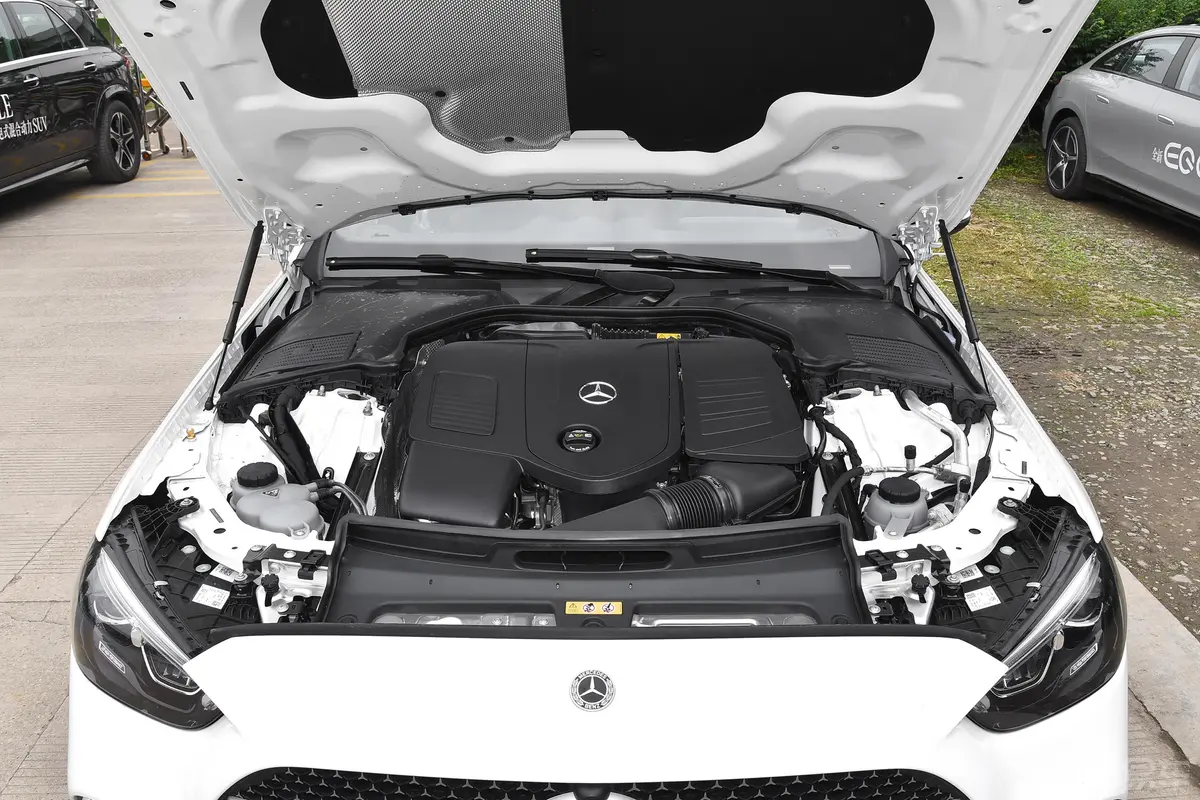 奔驰C级C 260 L 4MATIC 运动版前舱整体