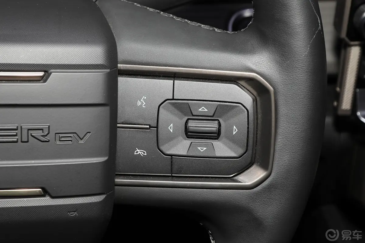 HUMMER EV SUV顶配版右侧方向盘功能按键
