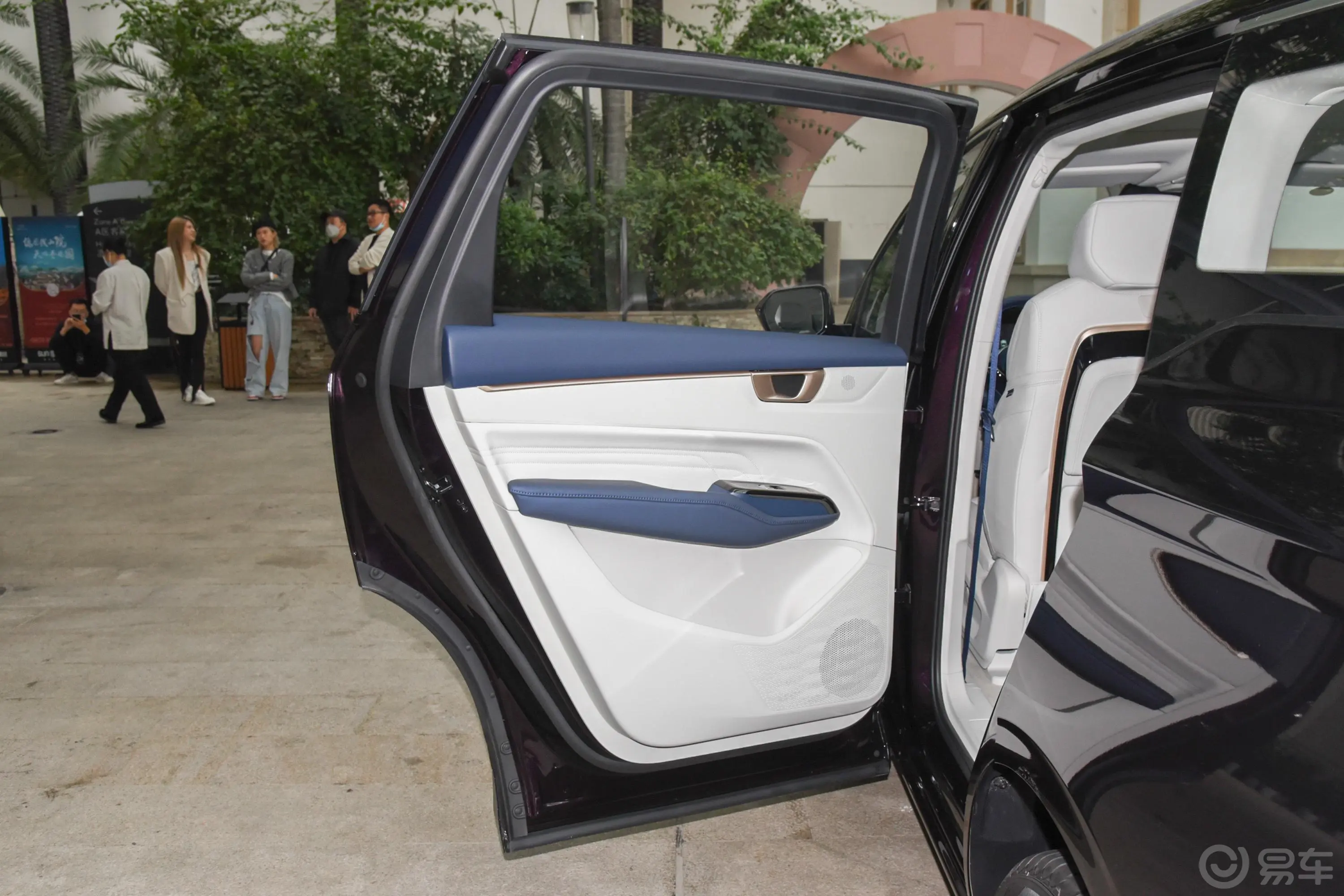 五菱凯捷混动 铂金版 2.0L 奢享型驾驶员侧后车门