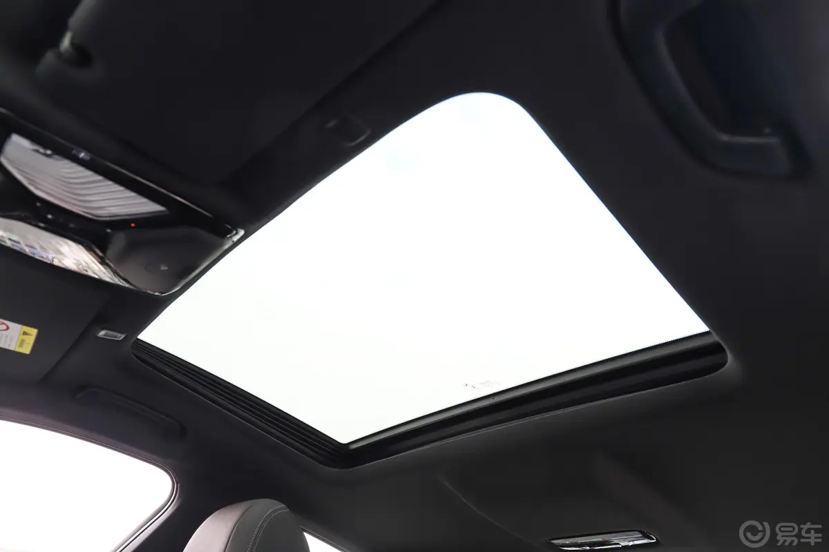 宝马5系(进口)改款二 525i M运动套装天窗内拍关闭
