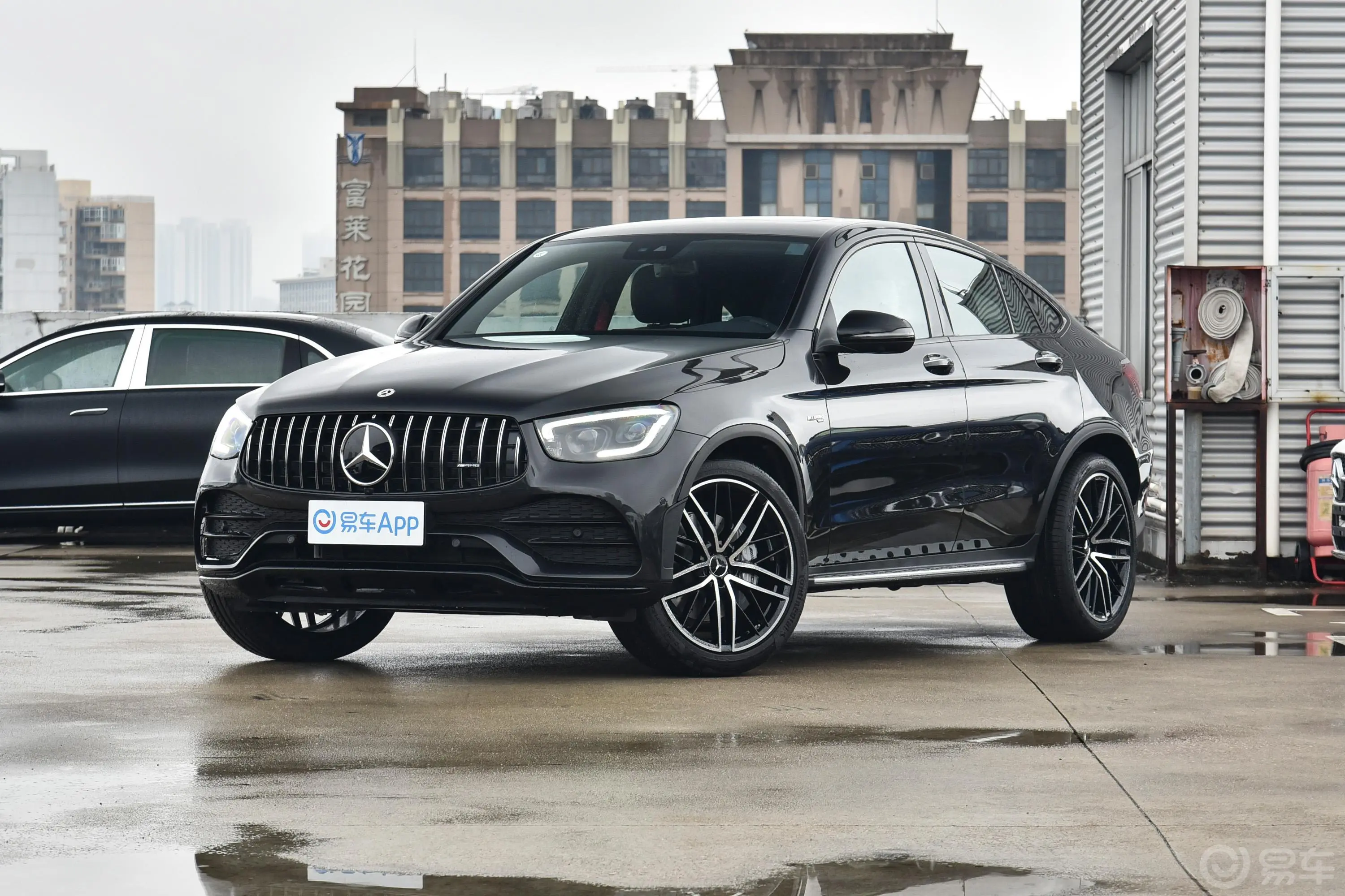 奔驰GLC轿跑 AMG改款 AMG GLC 43 4MATIC 轿跑SUV侧前45度车头向左水平