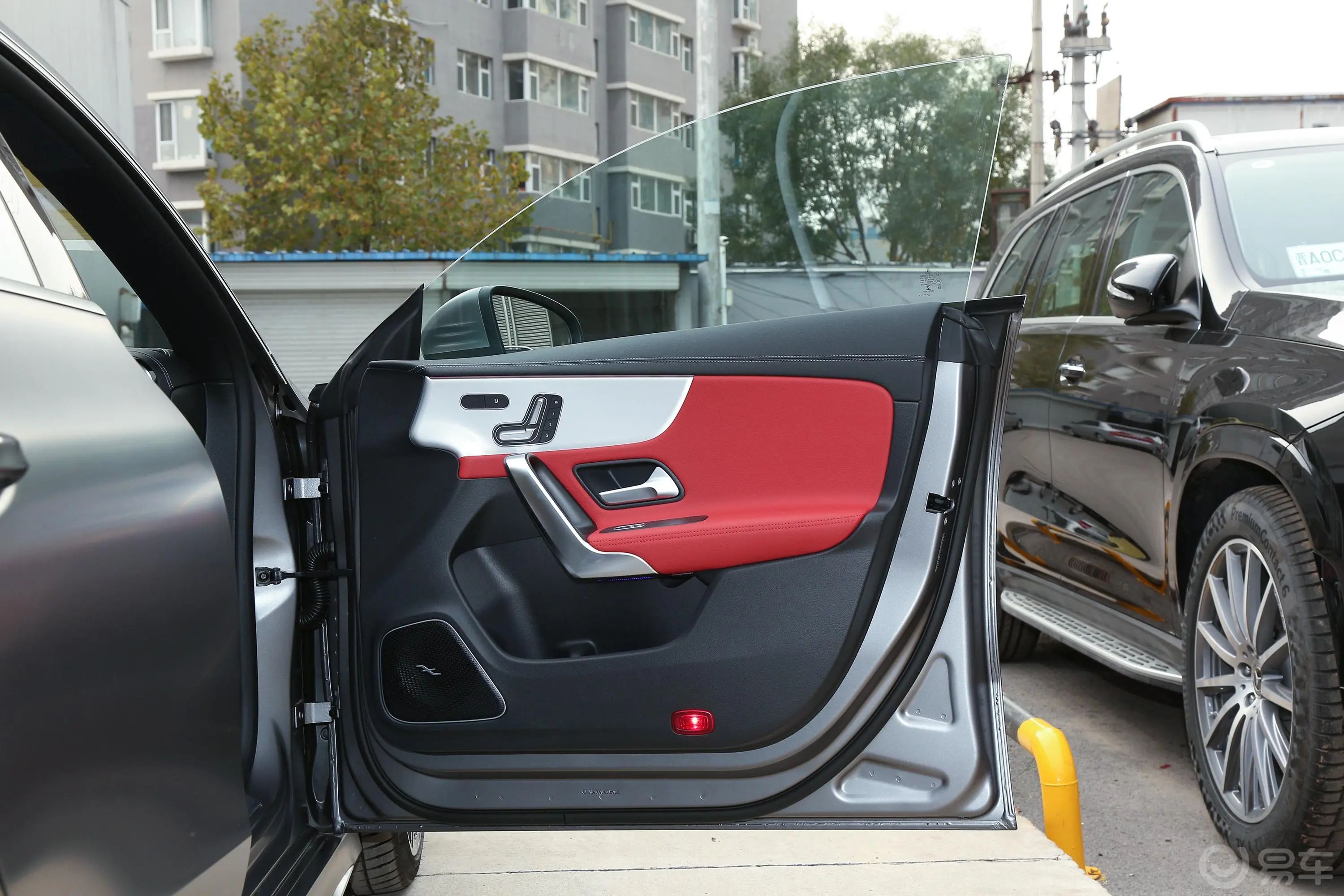奔驰CLA AMGAMG CLA 45 4MATIC+副驾侧前车门