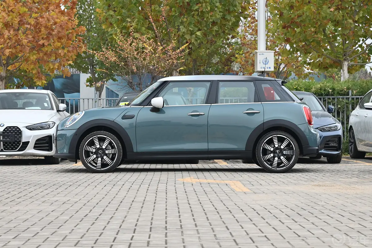 MINI1.5T COOPER 弧光特别版 五门版正侧车头向左水平