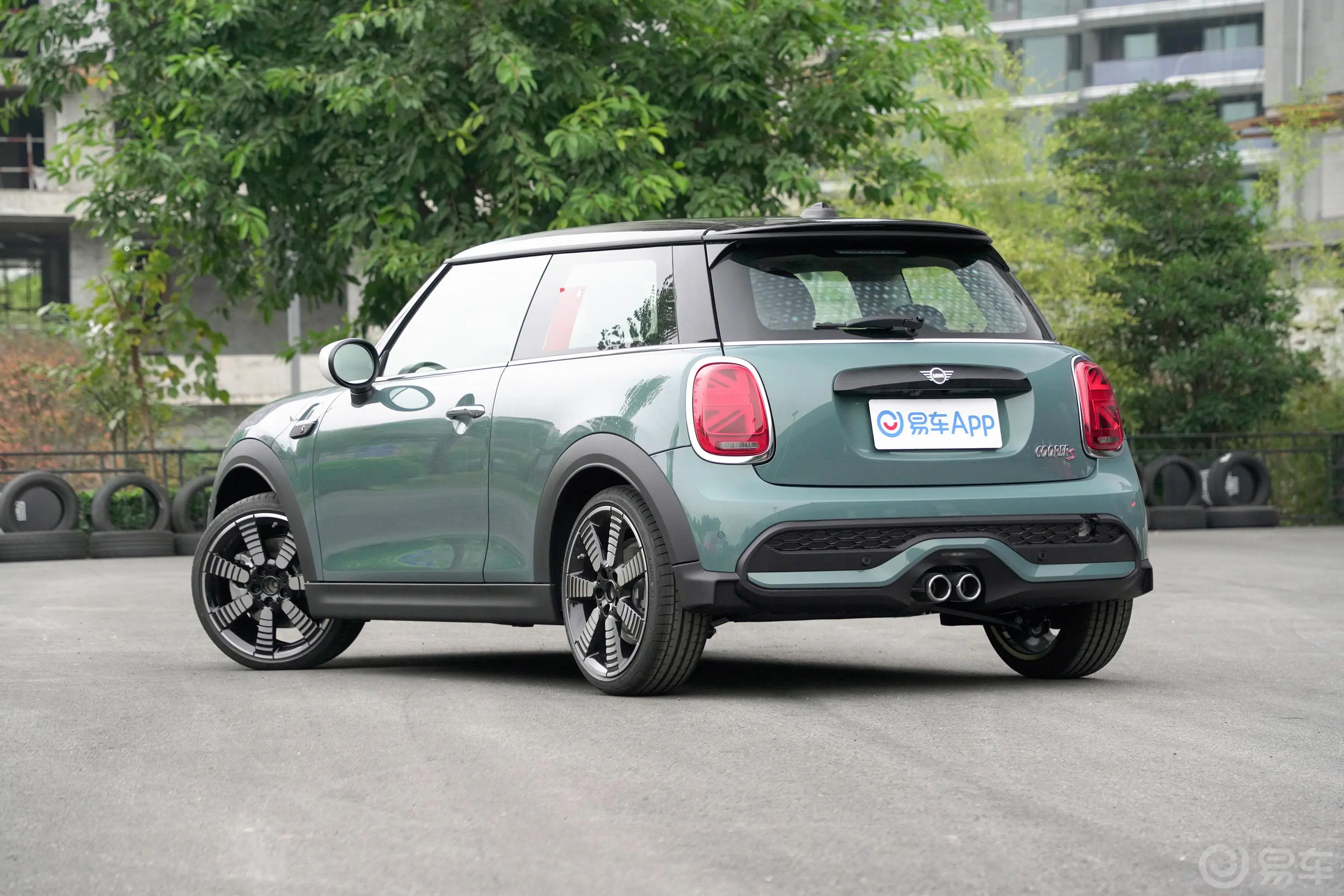 MINI2.0T COOPER S 弧光特别版侧后45度车头向左水平