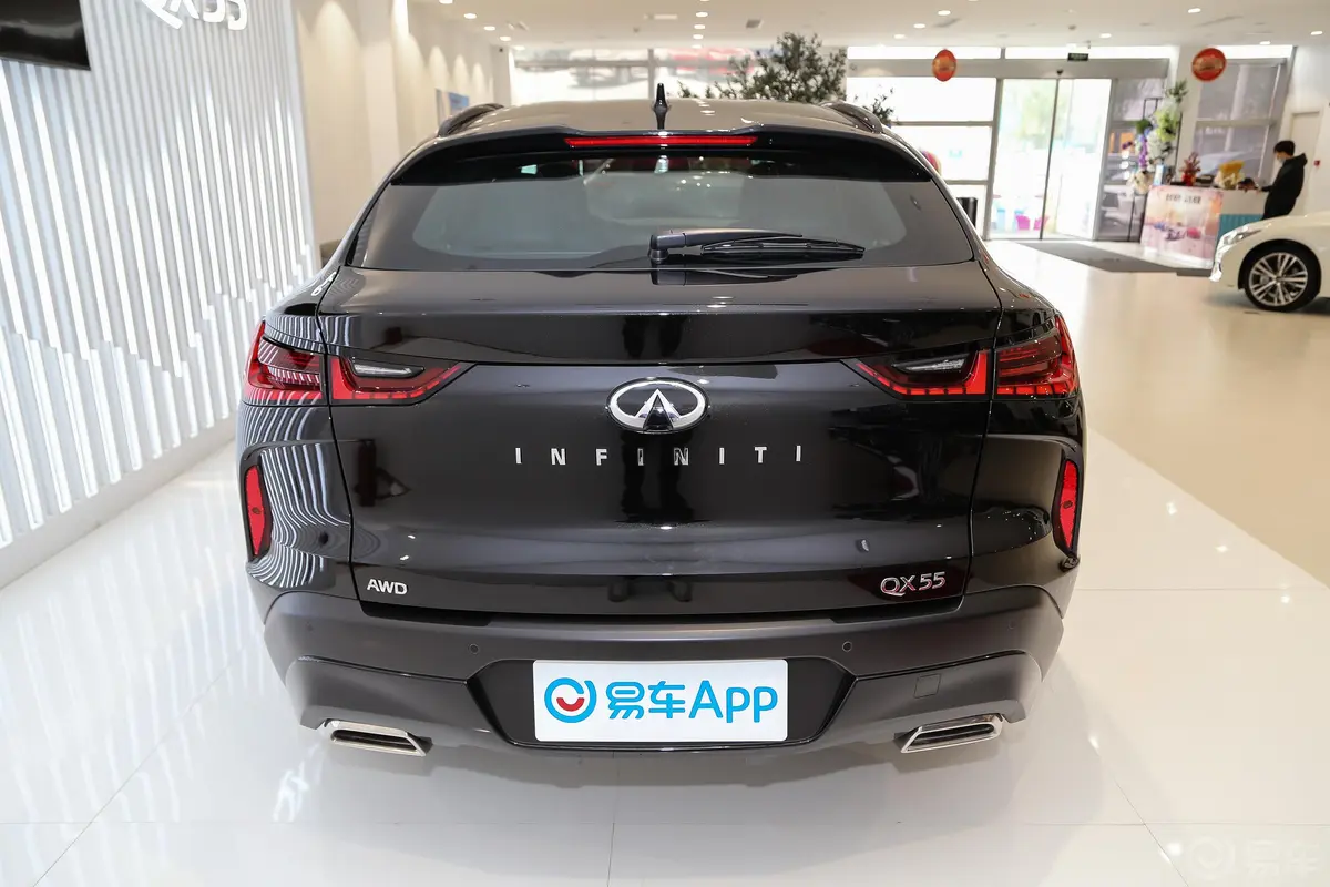 英菲尼迪QX552.0T 四驱耀动版正后水平