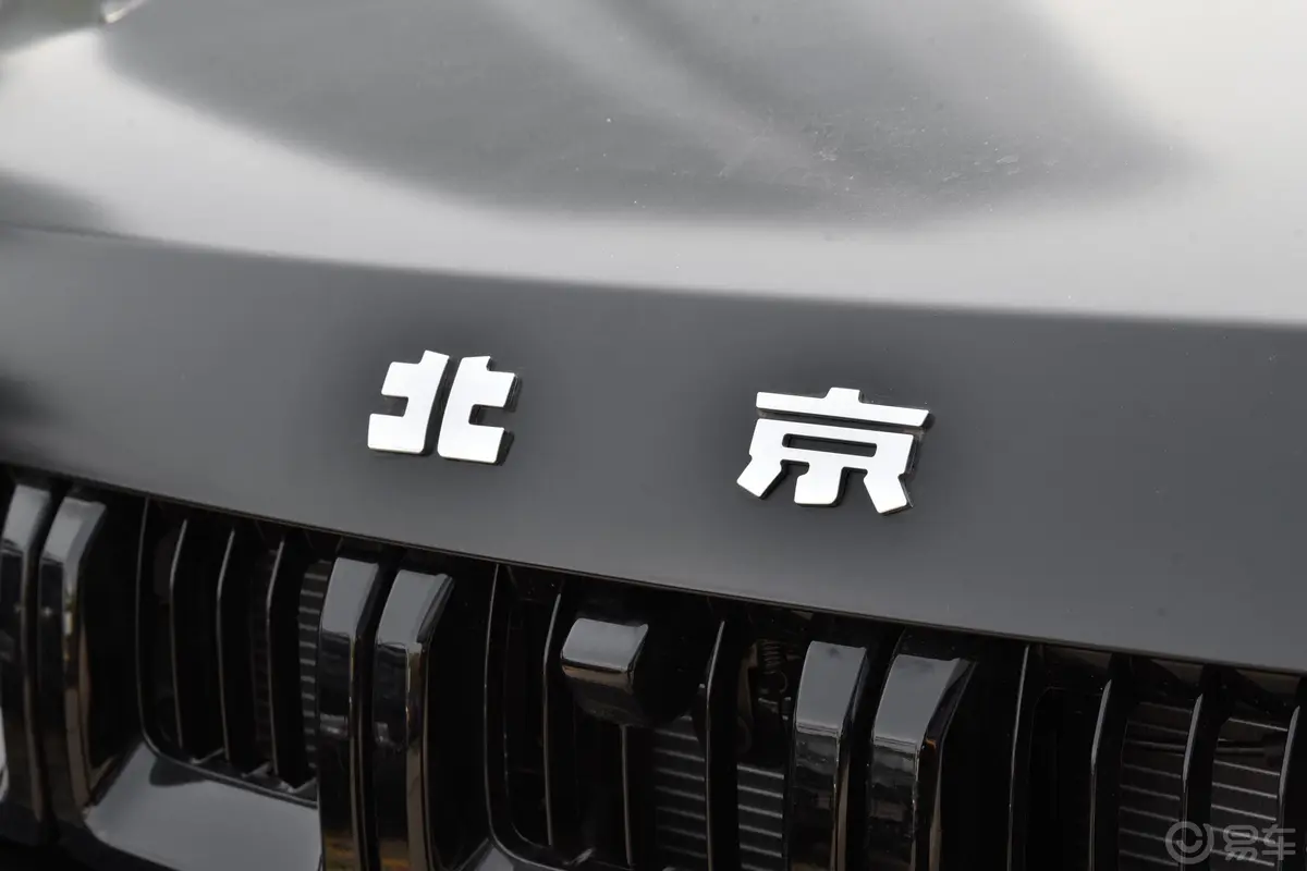 北京BJ40刀锋英雄版 2.0T 自动四驱先锋版 柴油外观细节