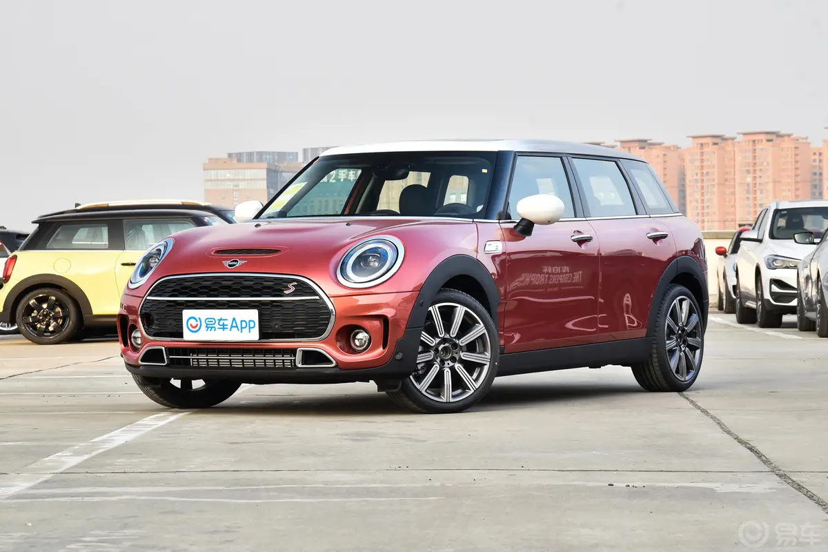 MINI CLUBMAN2.0T COOPER S 弧光限量版侧前45度车头向左水平