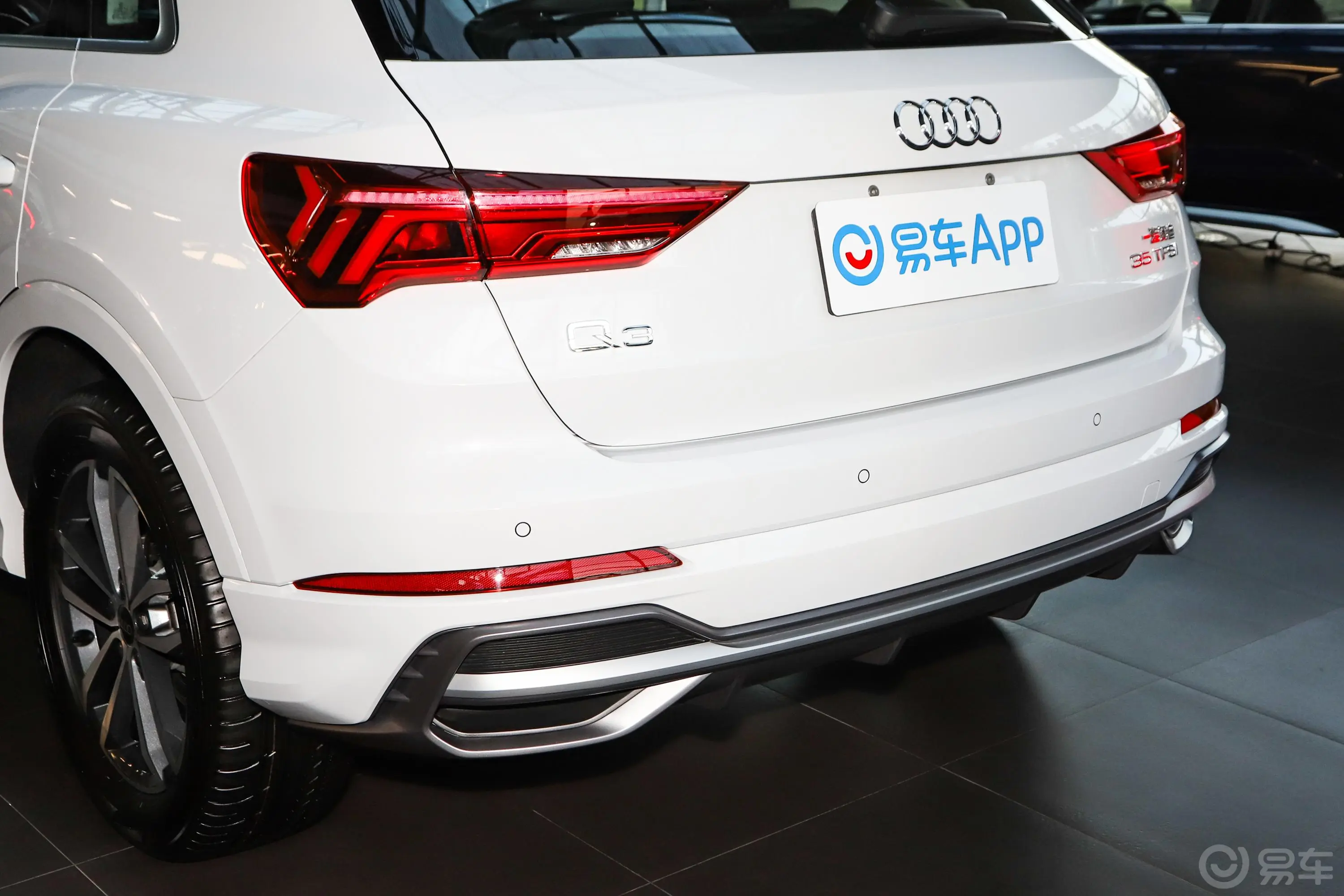 奥迪Q335 TFSI 进取动感型车后雷达