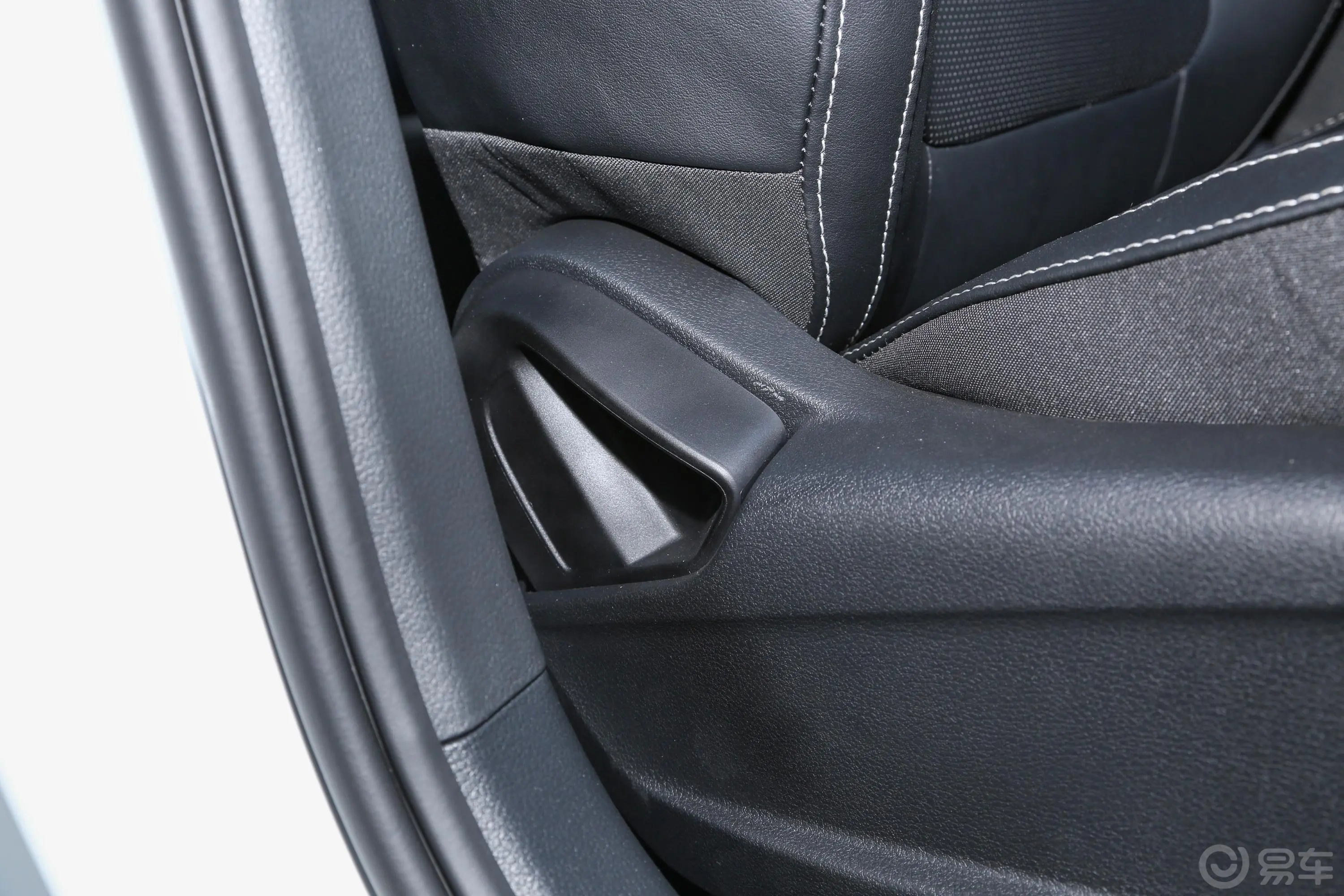 柯米克1.5L 舒享版副驾座椅调节