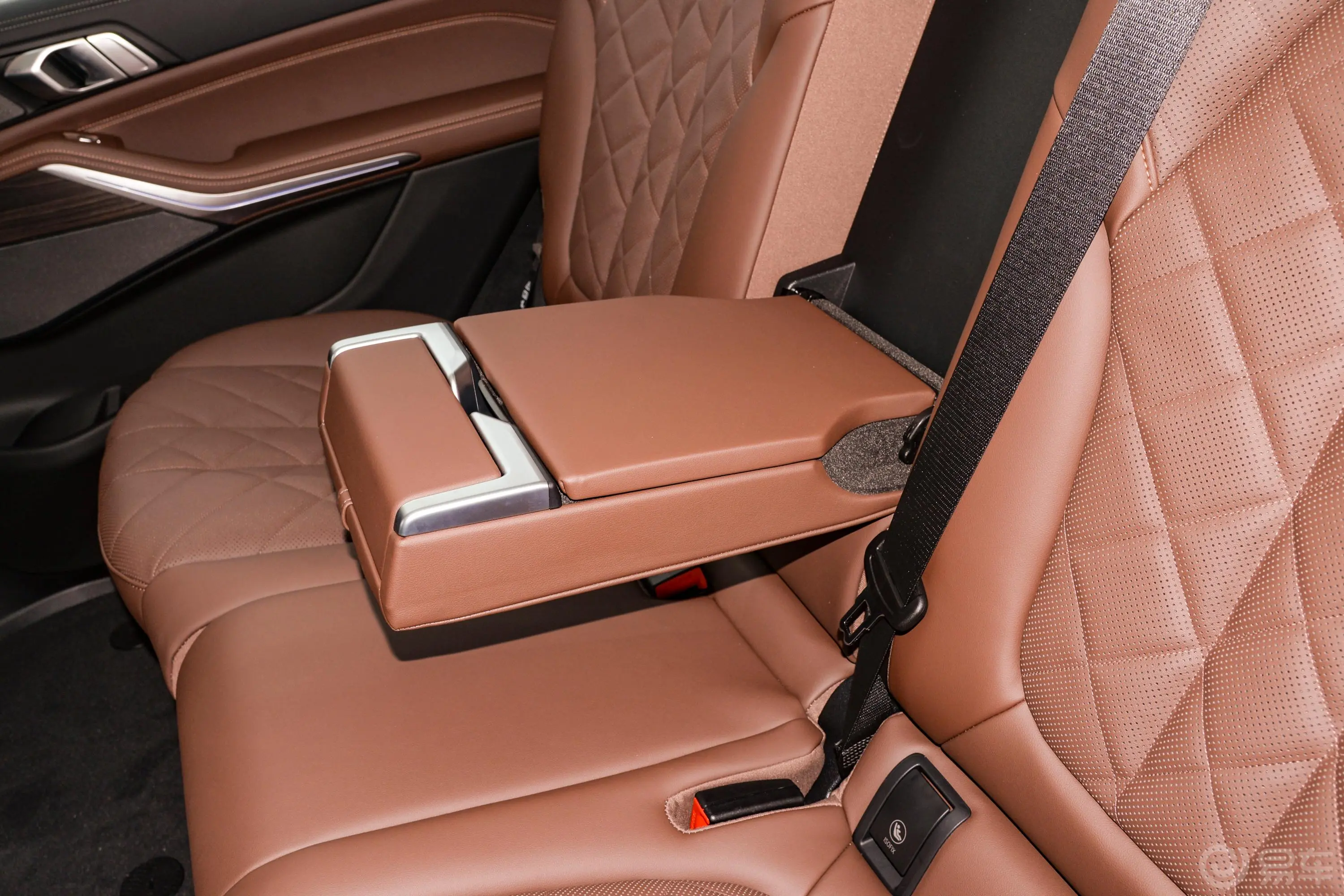 宝马X7xDrive40i 领先型 豪华套装后排中央扶手