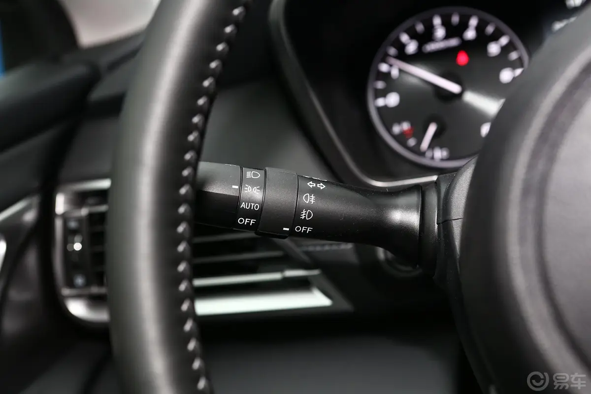 傲虎2.5i AWD运动版Eyesight灯光控制区