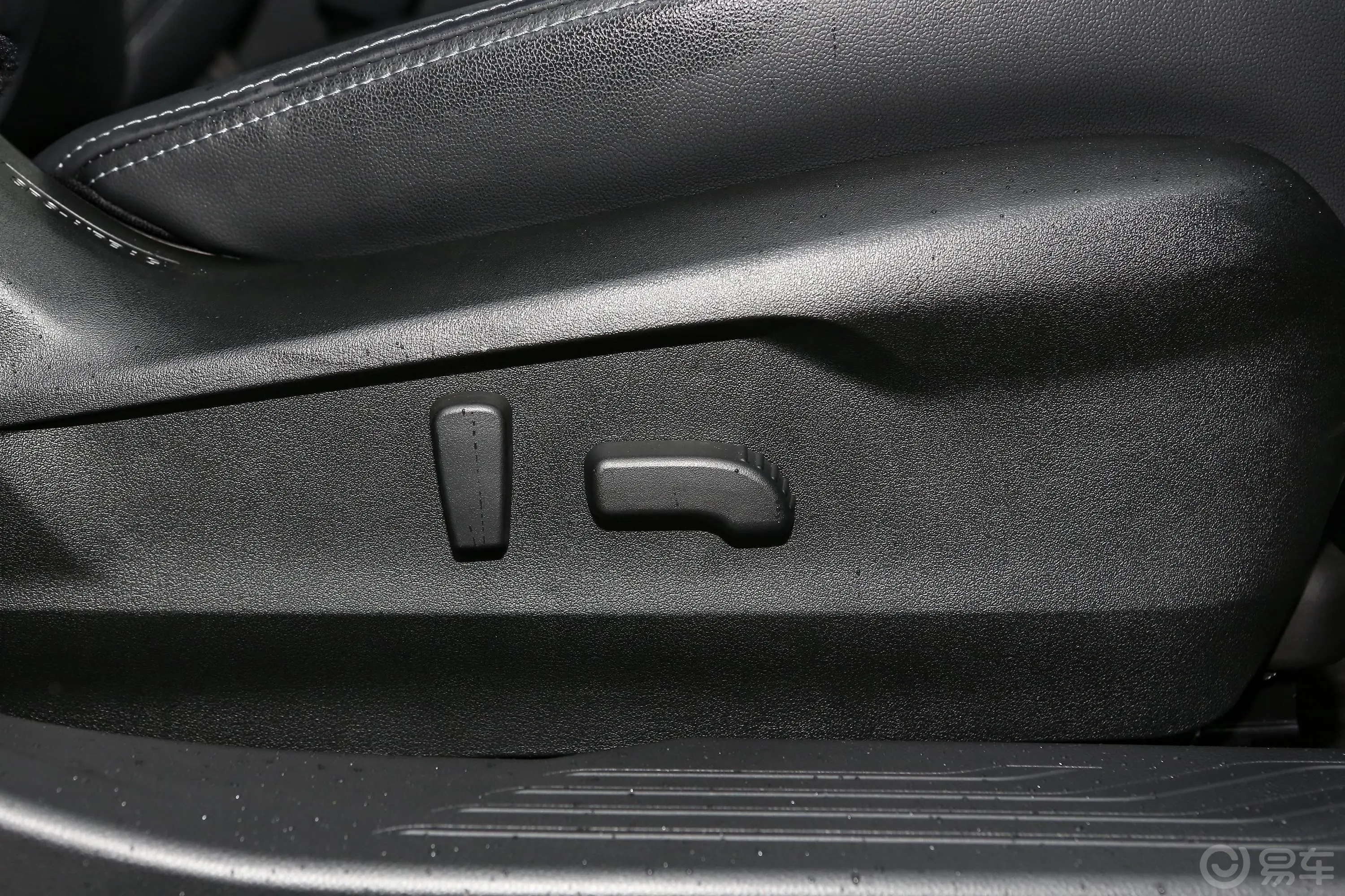 傲虎2.5i AWD运动版Eyesight副驾座椅调节