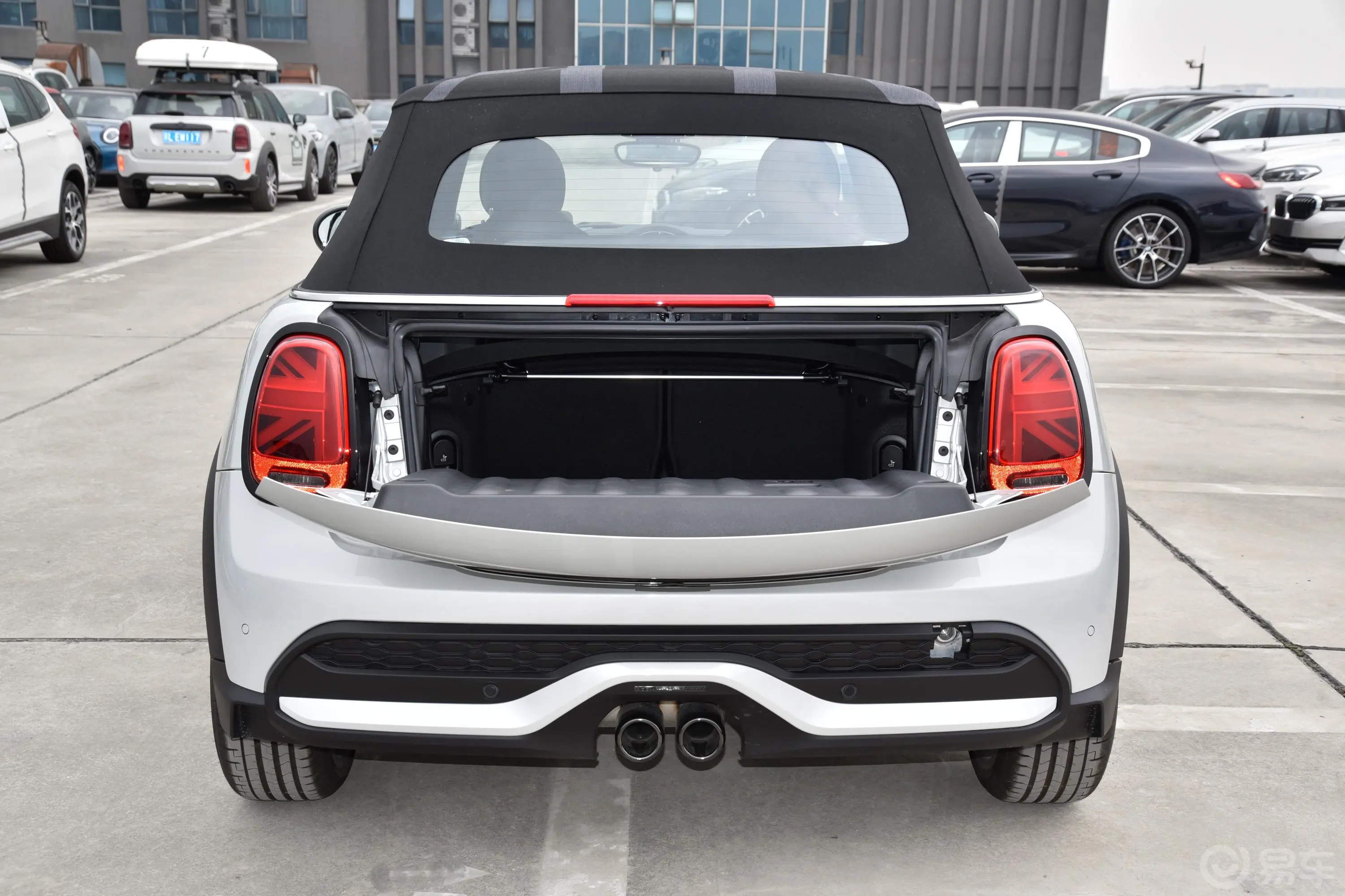 MINI CABRIO改款 2.0T COOPER S CABRIO 艺术家后备厢