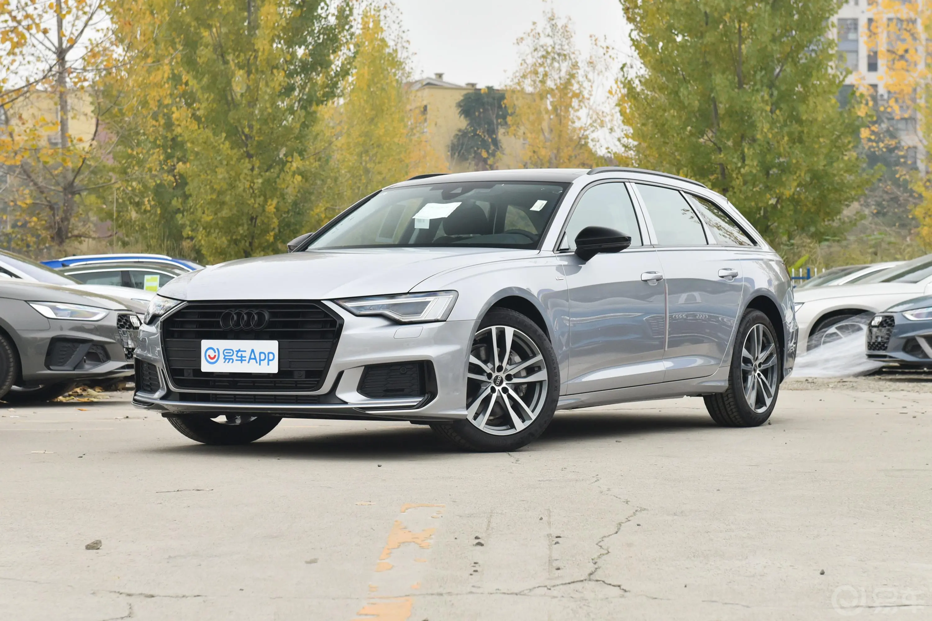 奥迪A6Avant 45 TFSI quattro 臻选动感型侧前45度车头向左水平