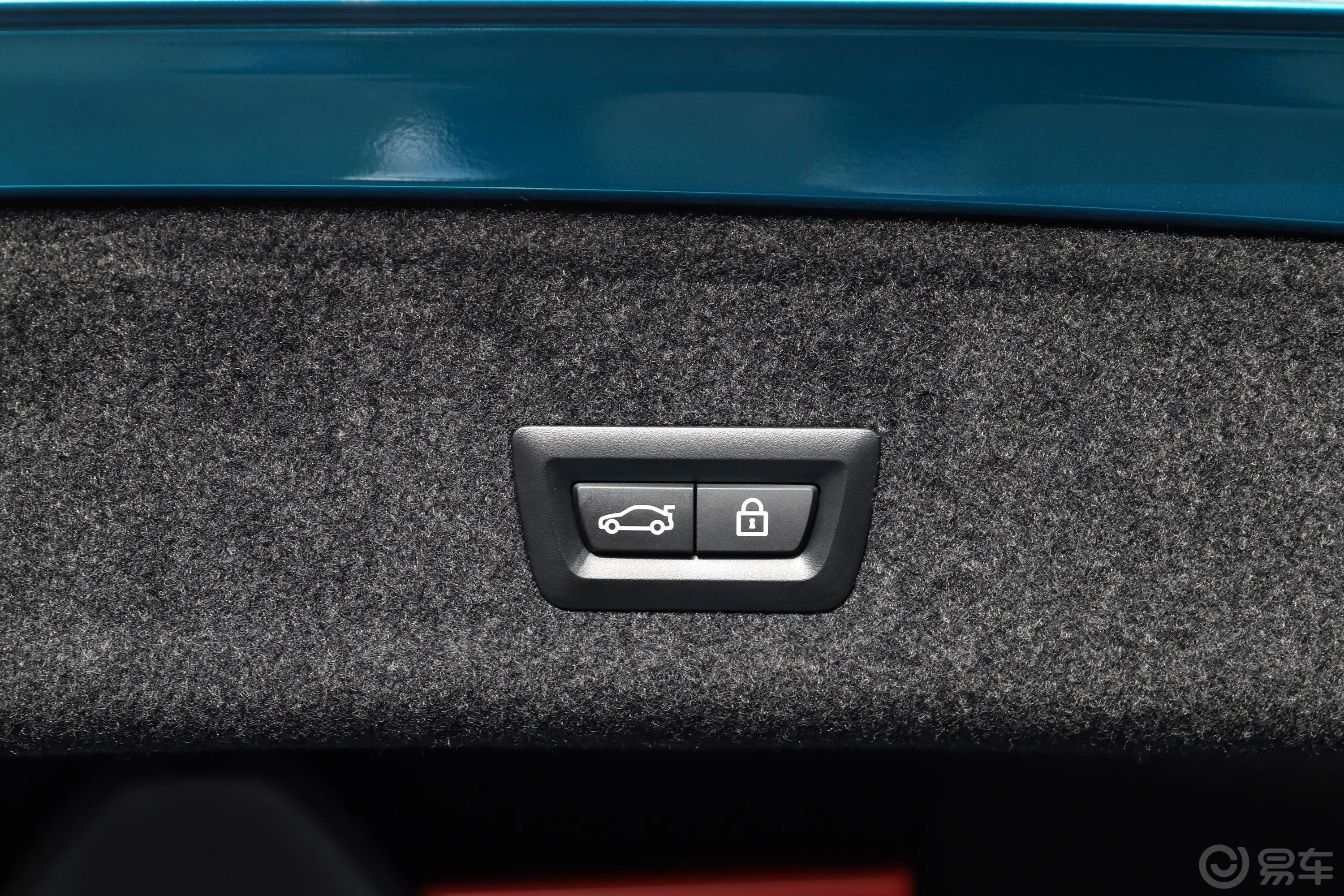 宝马3系325Li xDrive M运动套装电动尾门按键（手动扶手）