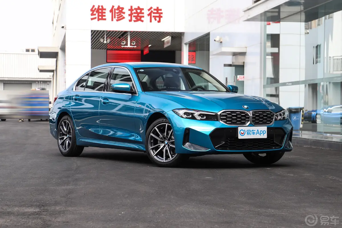 宝马3系325Li xDrive M运动套装侧前45度车头向右水平