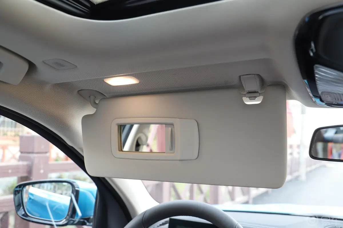 宝马3系325Li xDrive M运动套装驾驶位遮阳板