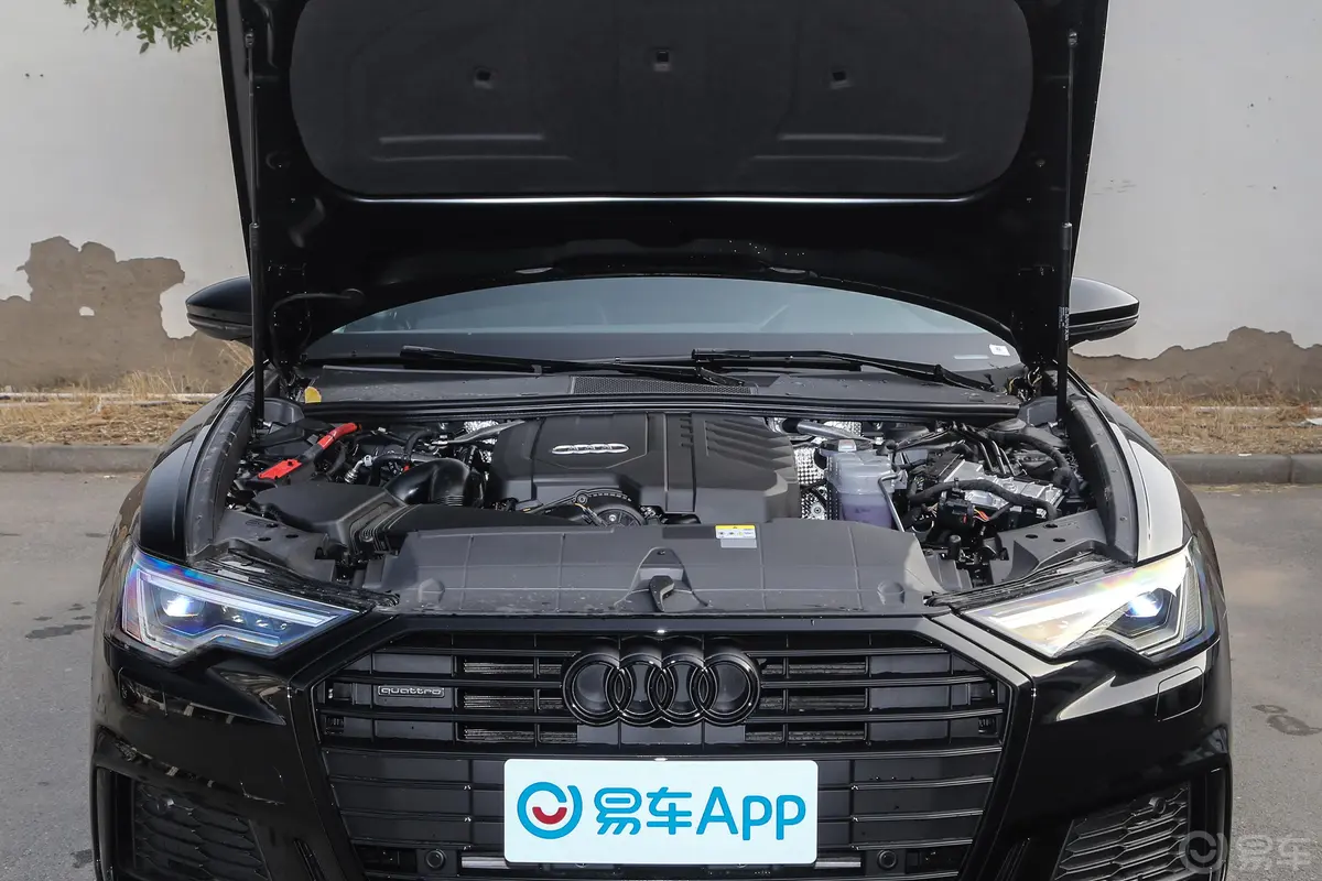 奥迪A6Avant 45 TFSI quattro 臻选动感型发动机舱整体