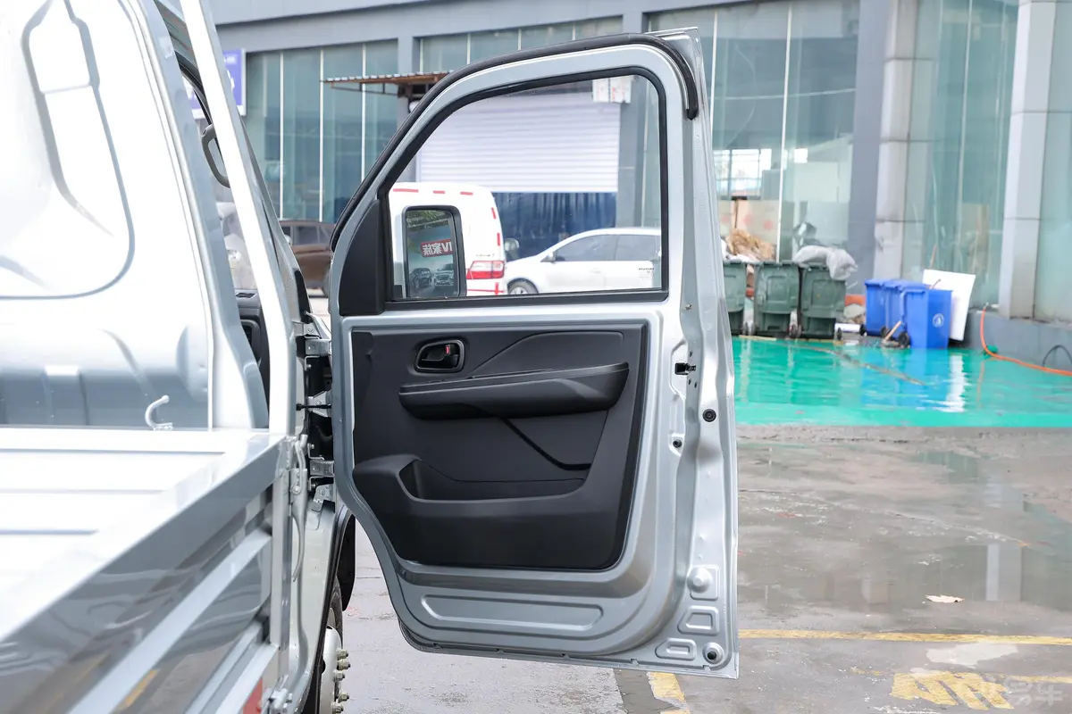 神骐PLUS1.8L 手动 单排 舒适版副驾驶员车门