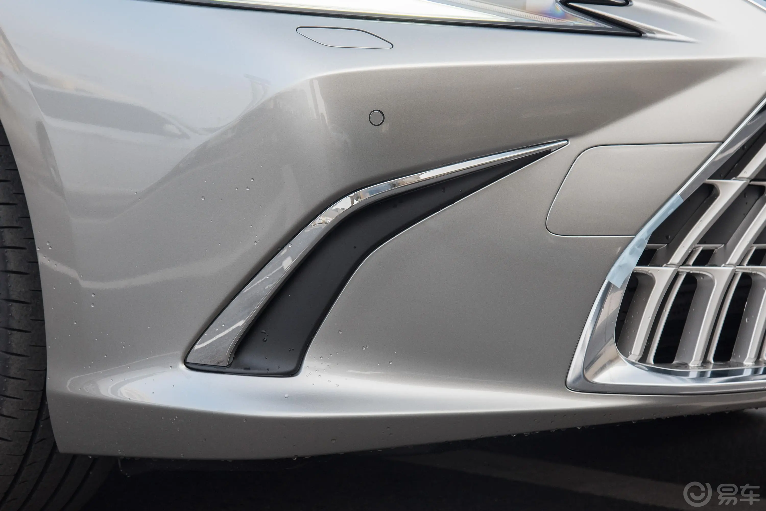 雷克萨斯ES300h 银辉限定版外观细节