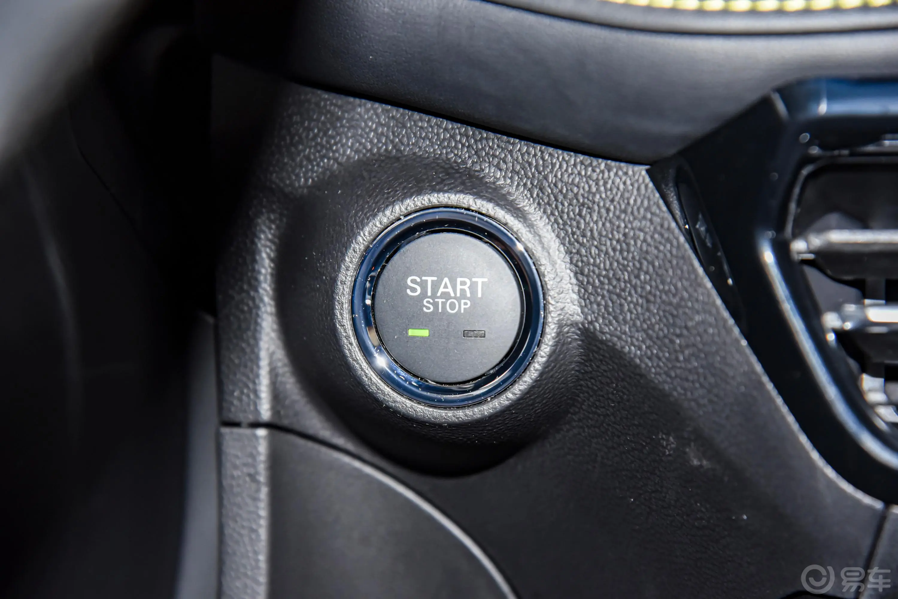 荣威i5改款 1.5L CVT星耀版钥匙孔或一键启动按键