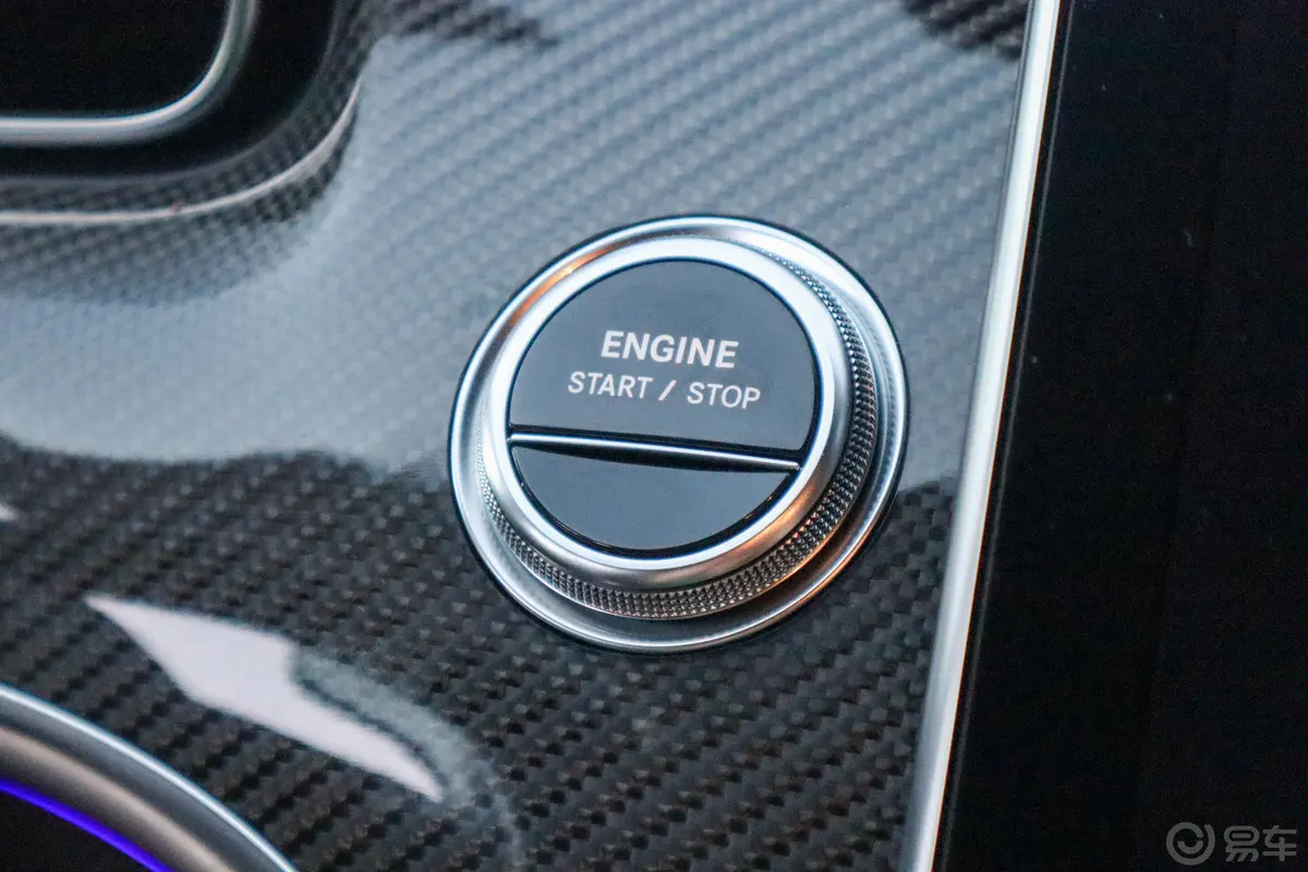 奔驰C级 AMG 新能源AMG C 63 S E Performance钥匙孔或一键启动按键