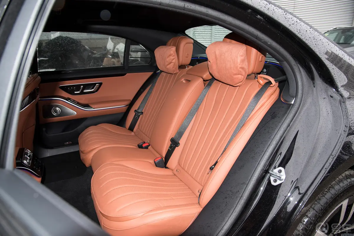奔驰S级S 400 L 豪华型后备厢空间特写