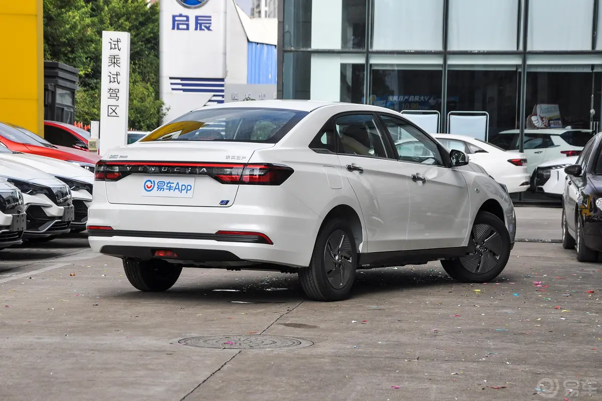 启辰D60 EVPLUS 420km SI型舒适版侧后45度车头向右水平