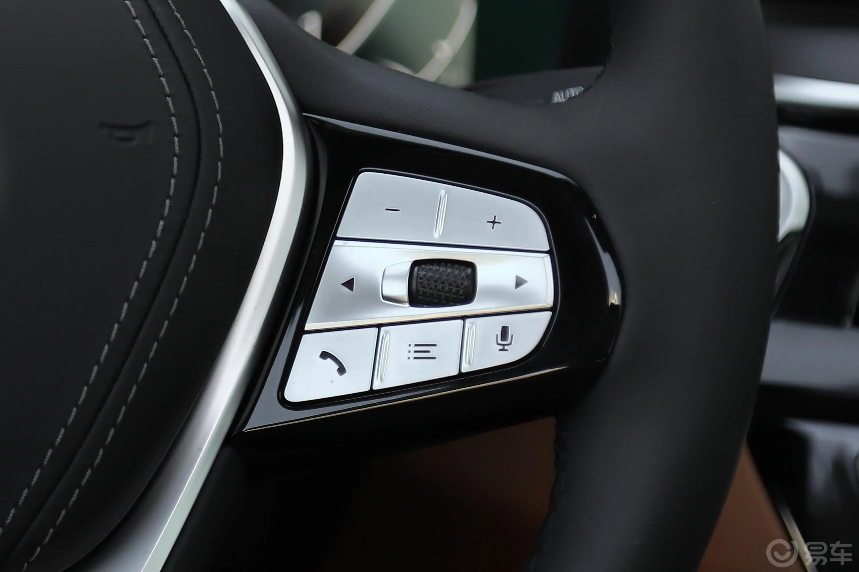 宝马6系GT630i 豪华设计套装右侧方向盘功能按键