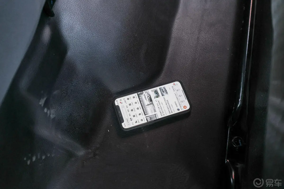 鲸卡T61.6L 手动 双排舒适版后排地板中间位置