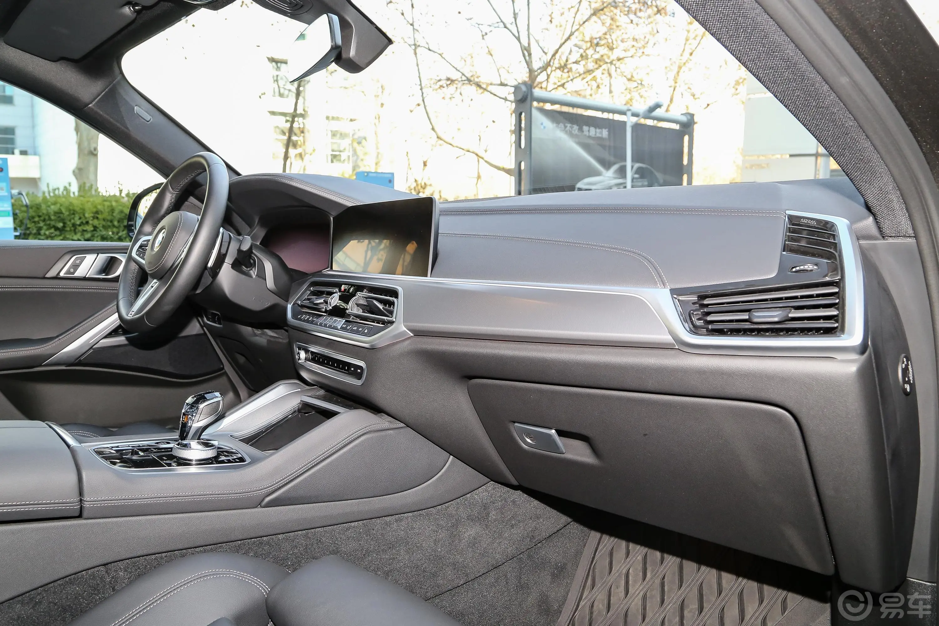 宝马X6改款 xDrive30i M运动套装内饰全景副驾驶员方向