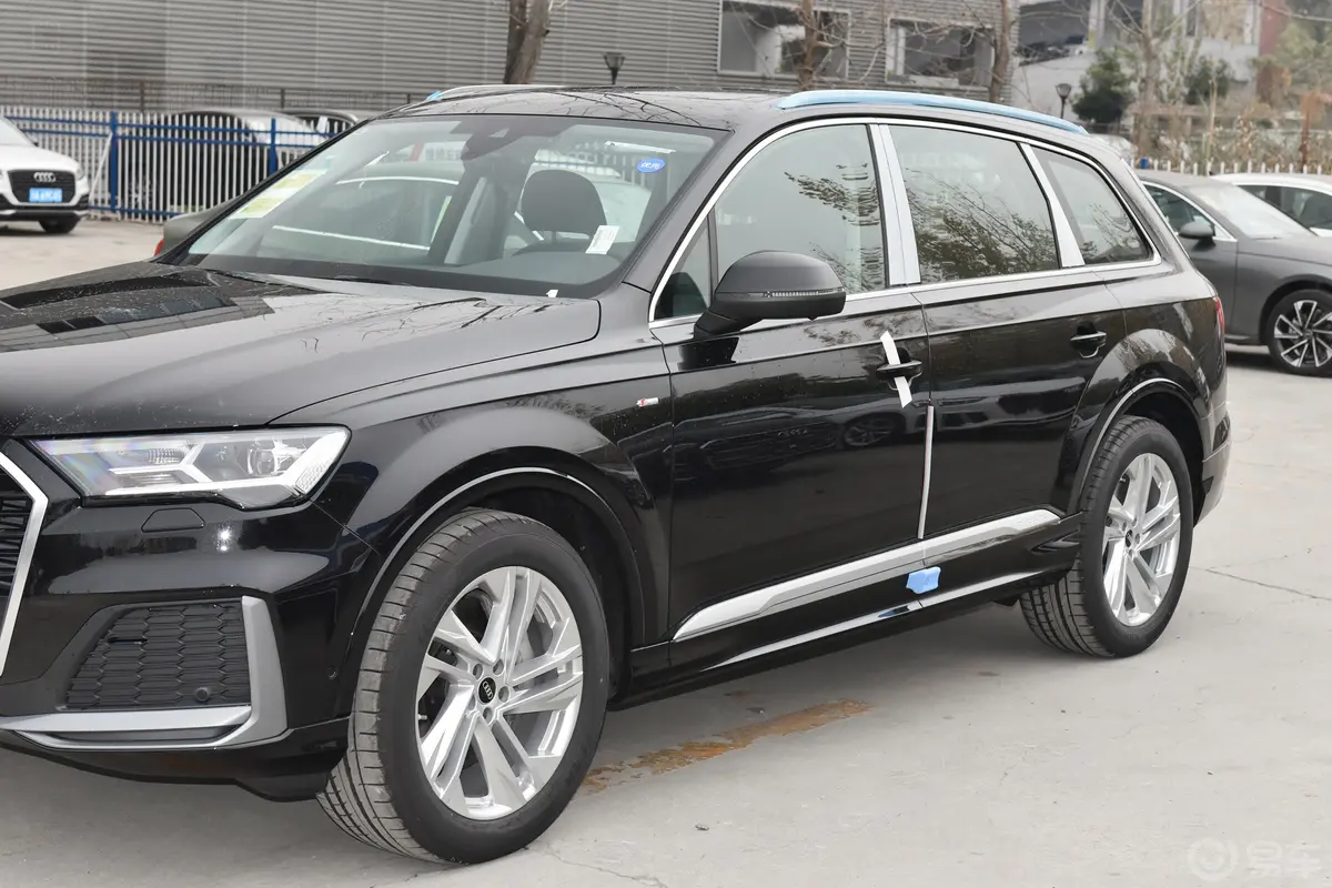 奥迪Q745 TFSI quattro S line运动型外观细节