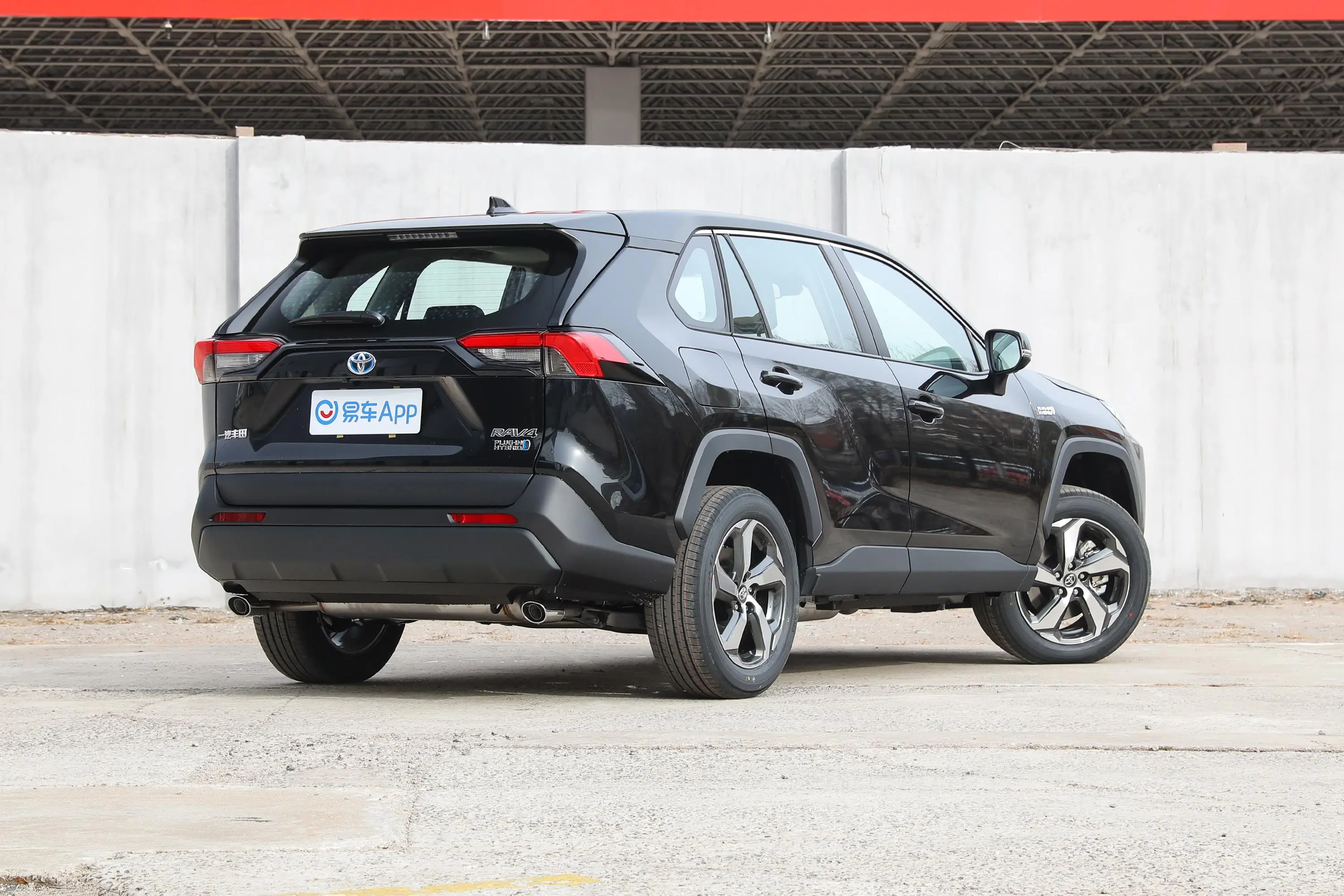 RAV4荣放 双擎E+2.5L 两驱精英Pro侧后45度车头向右水平