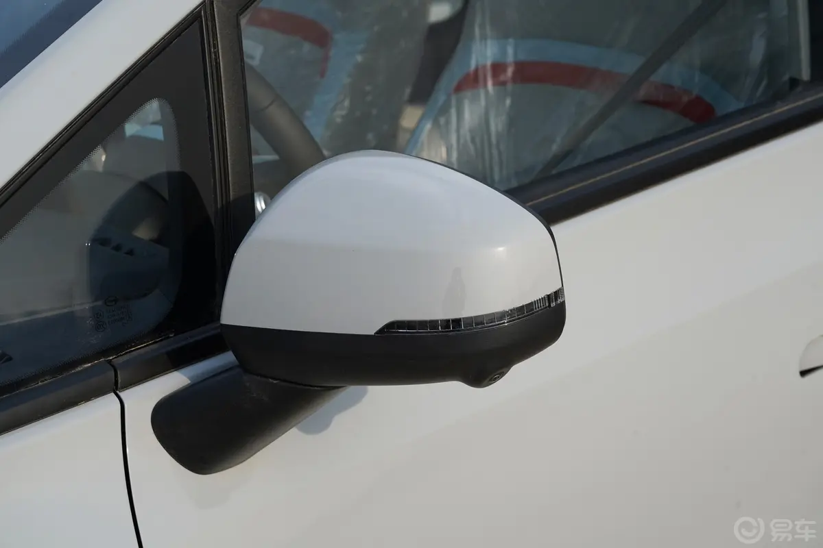 AION YPlus 610km 80 智领版主驾驶后视镜背面