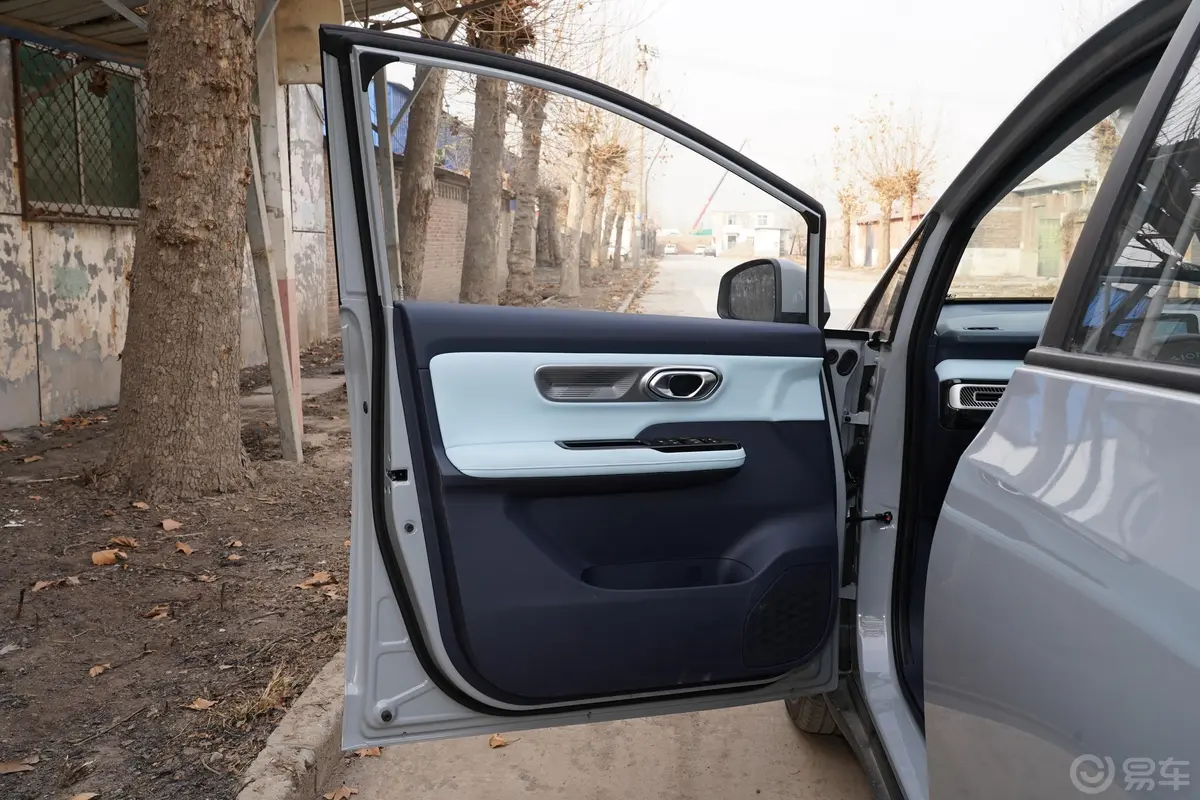 AION YPlus 610km 80 智领版驾驶员侧前车门