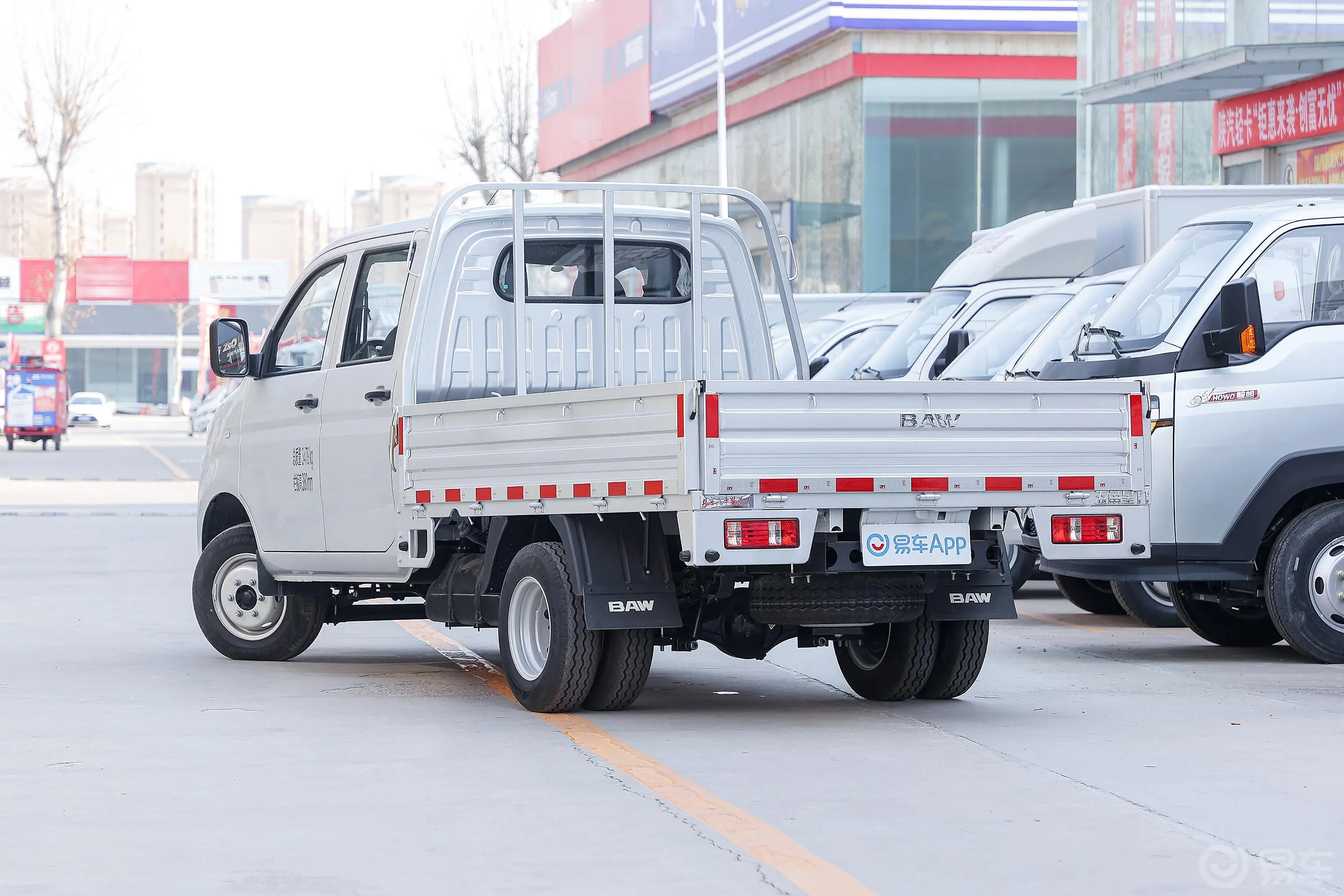 鲸卡T71.6L 手动 3400轴距 双排舒适版侧后45度车头向左水平