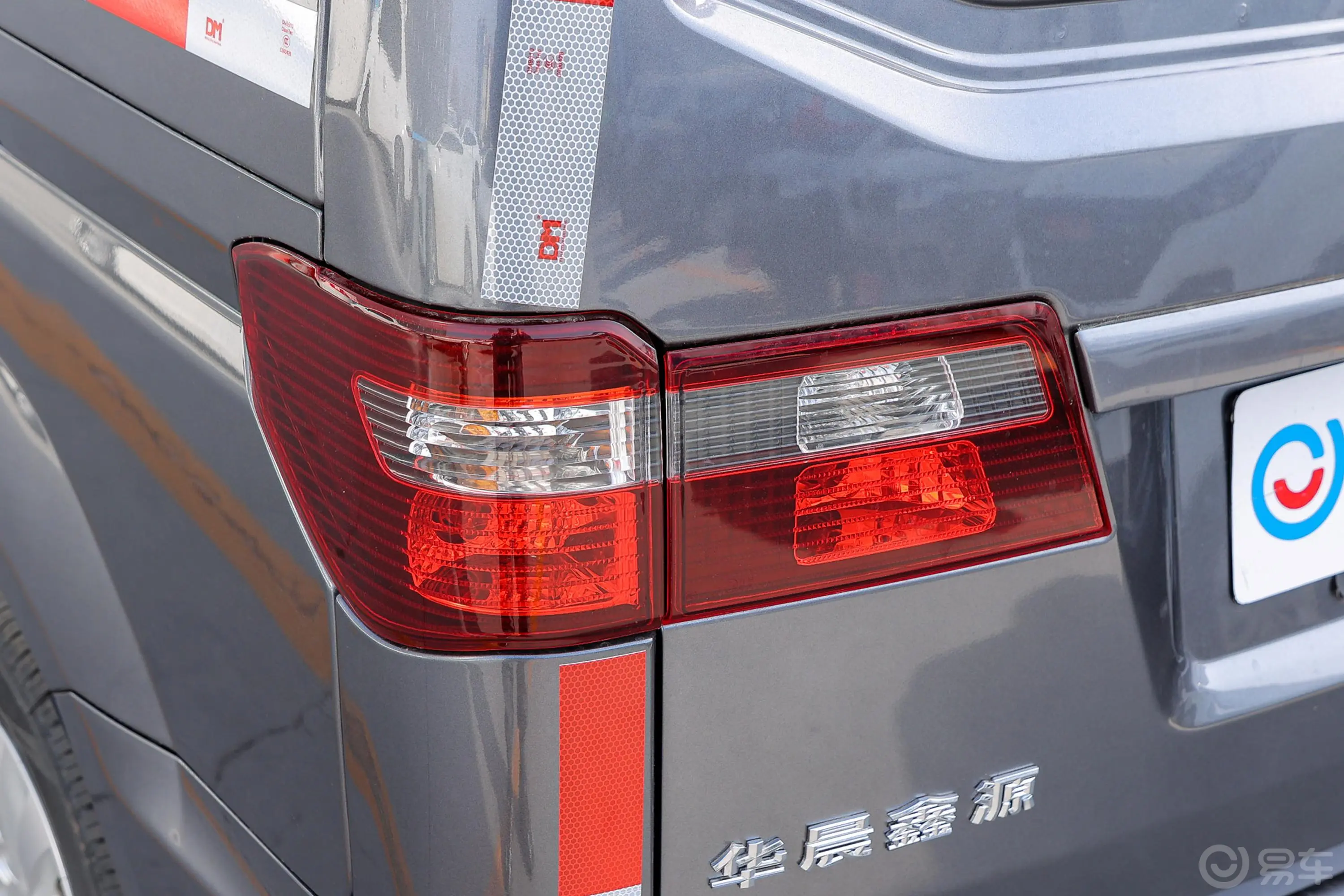 金海狮M经典工程狮 1.6L 厢货 2座尾灯侧45度俯拍